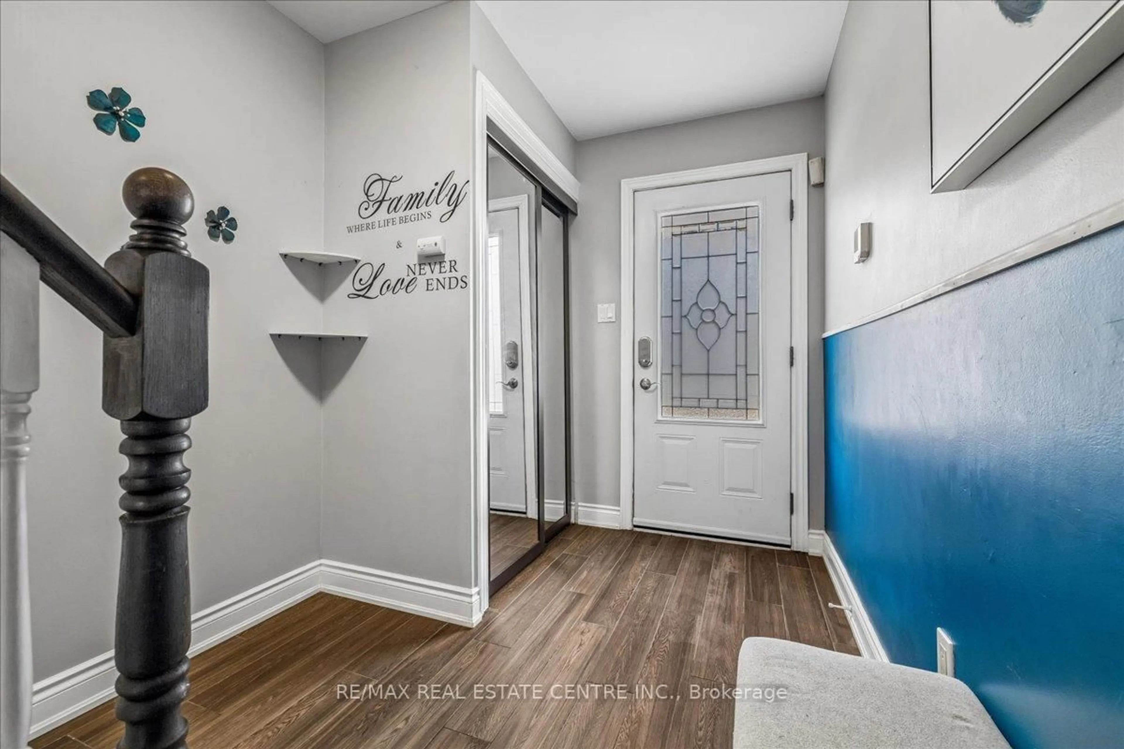 Indoor entryway for 1155 Paramount Dr #49, Hamilton Ontario L8J 2N2