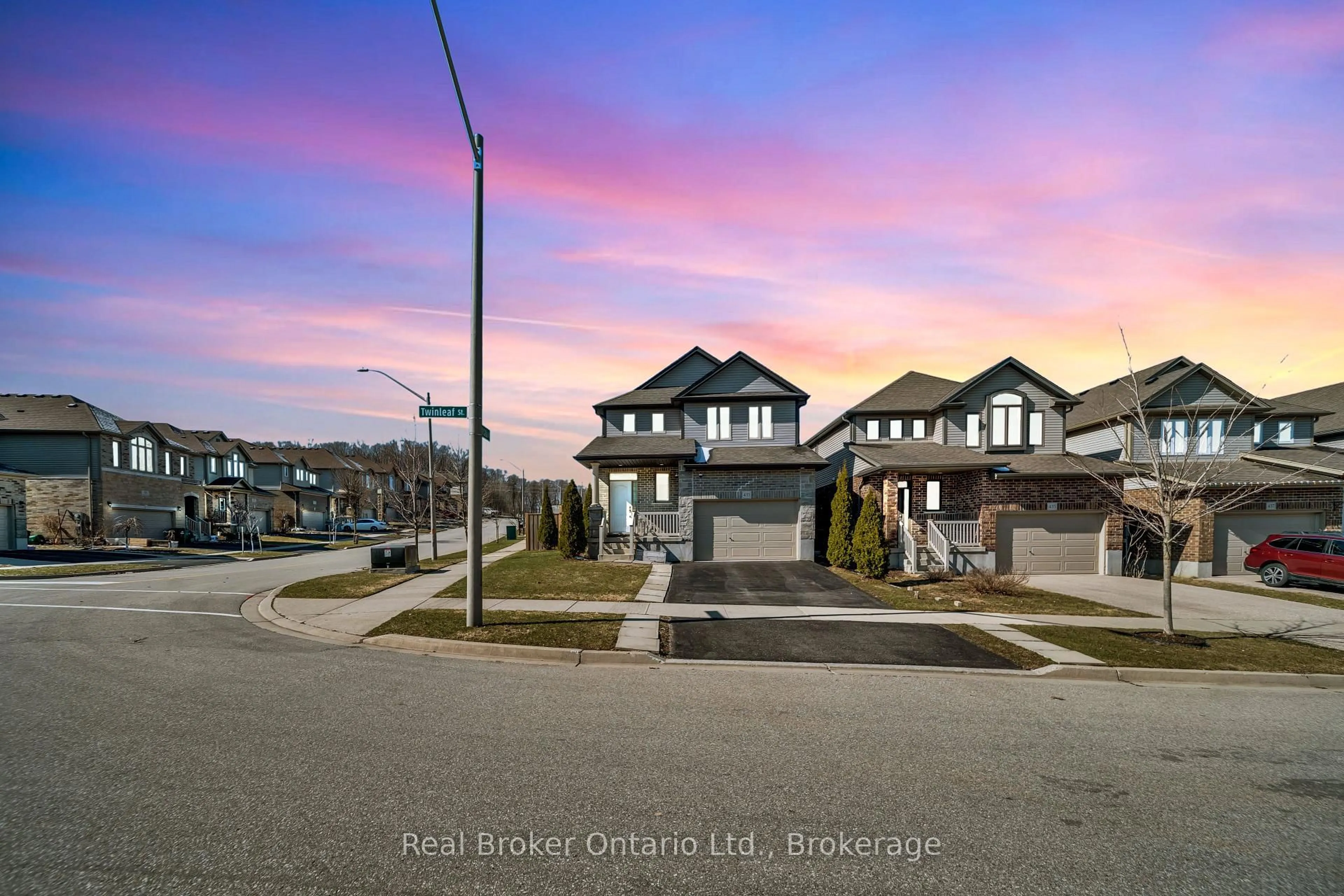 Unknown for 433 Twinleaf St, Waterloo Ontario N2V 0B5