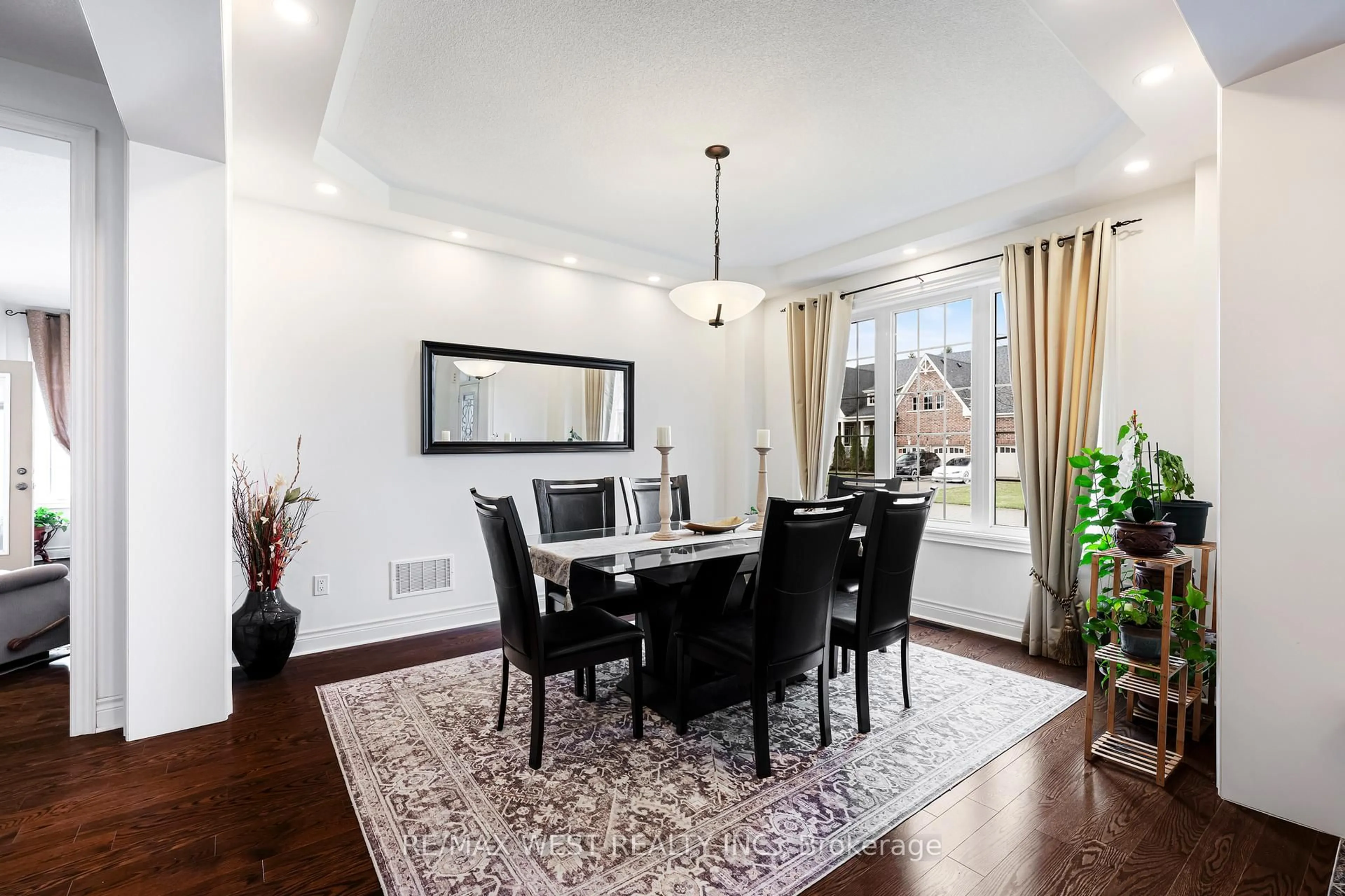 Dining room, unknown for 10 Stonegate Ave, Mono Ontario L9W 5K6
