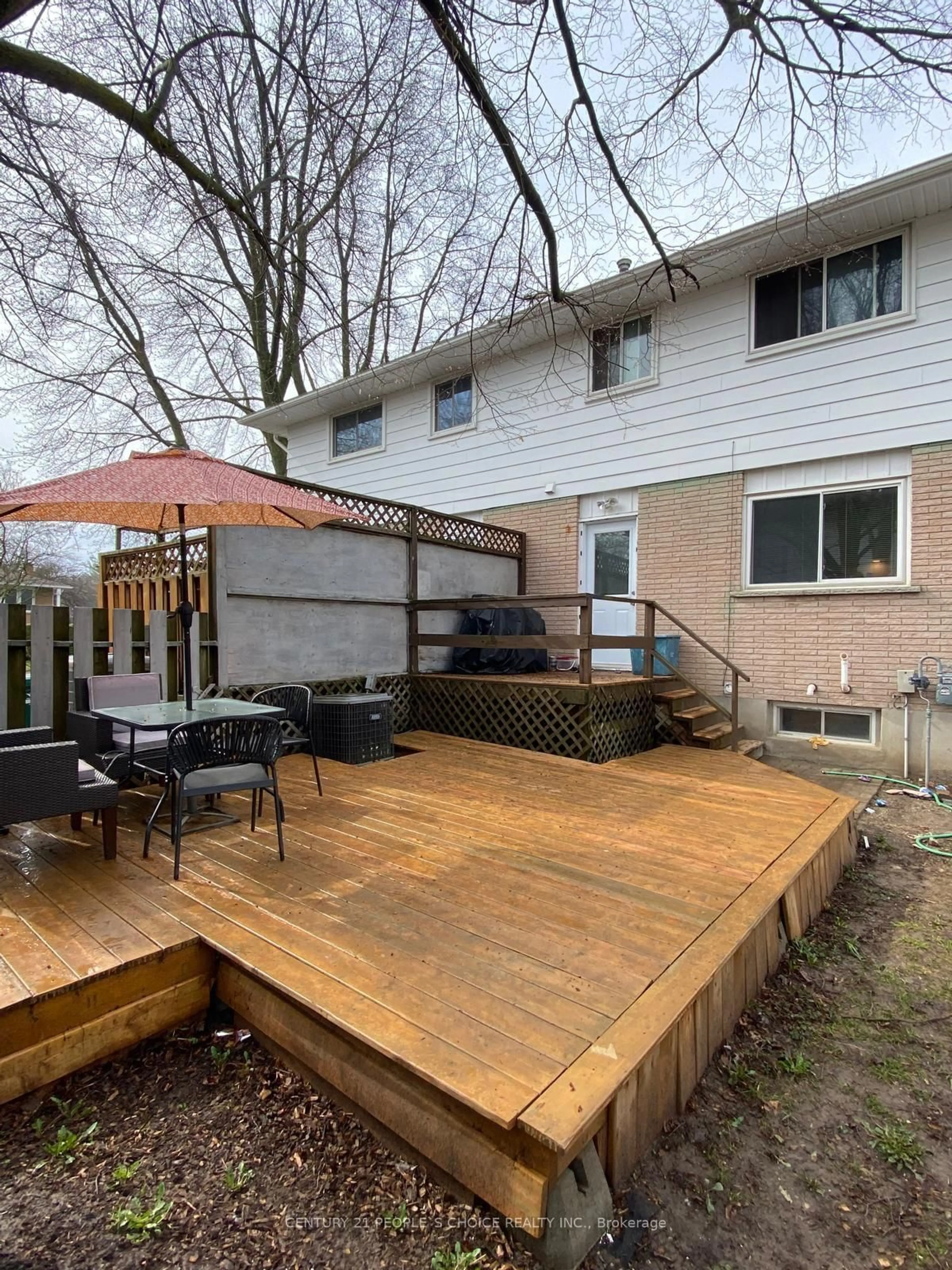 Patio, street for 570B Glen Forrest Blvd, Waterloo Ontario N2L 4J5
