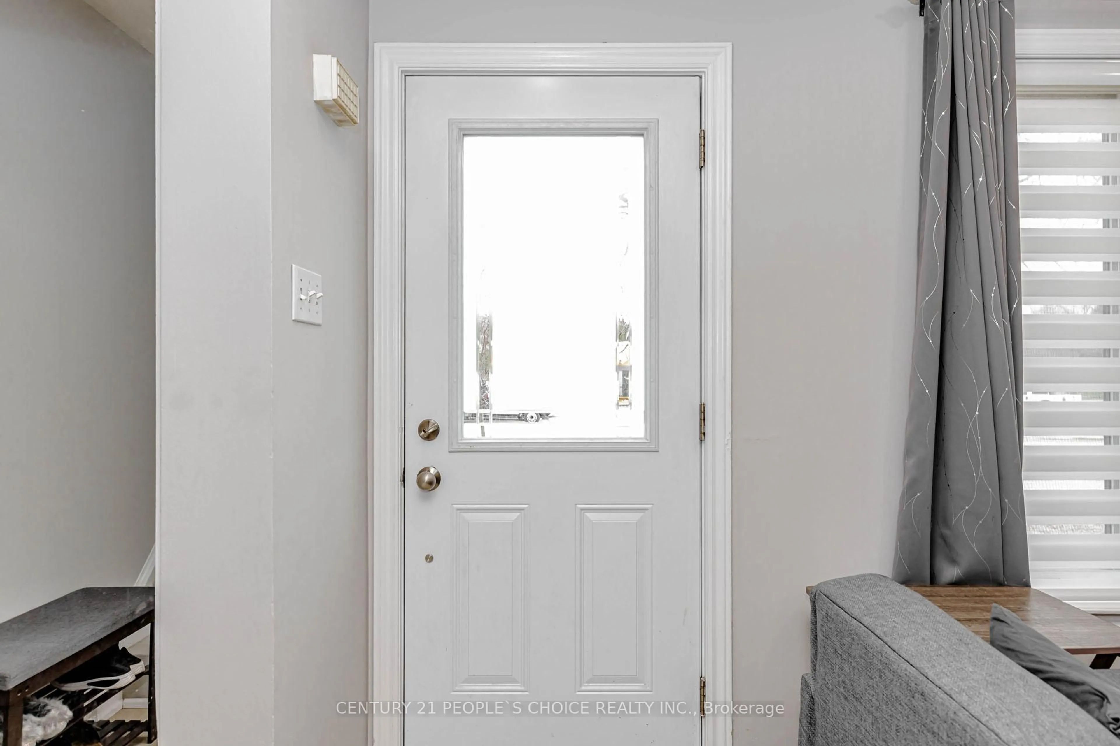 Indoor entryway for 570B Glen Forrest Blvd, Waterloo Ontario N2L 4J5