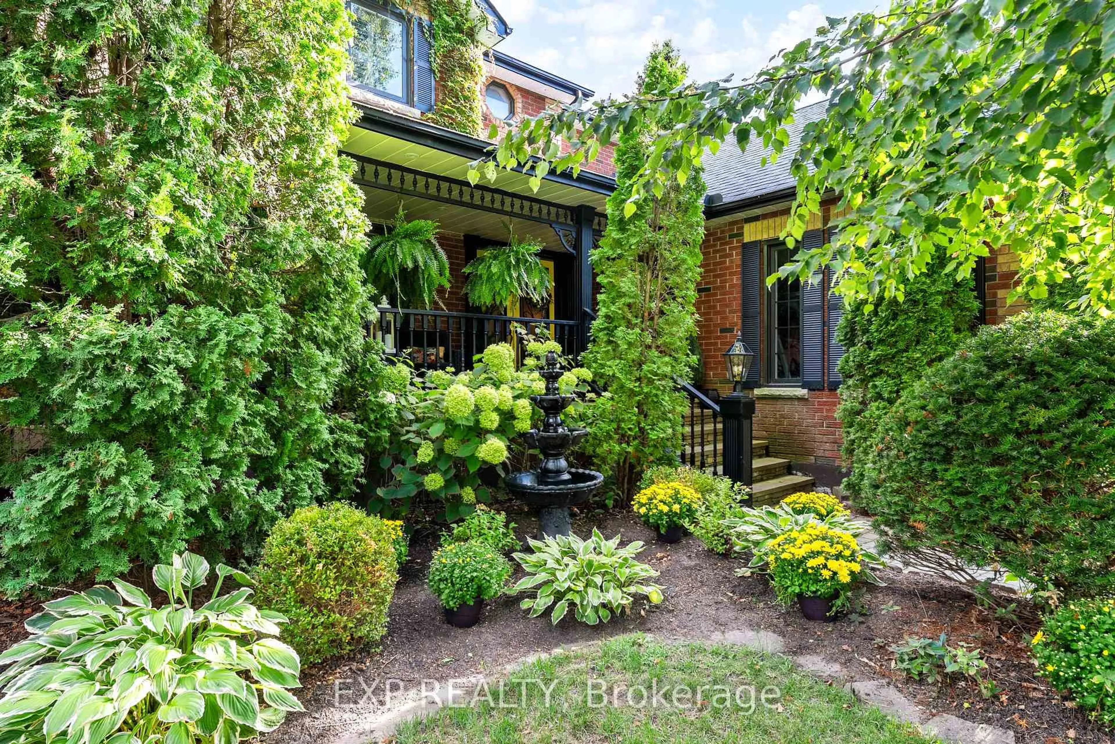 Patio, street for 233 Huycke St, Cobourg Ontario K9A 5K8