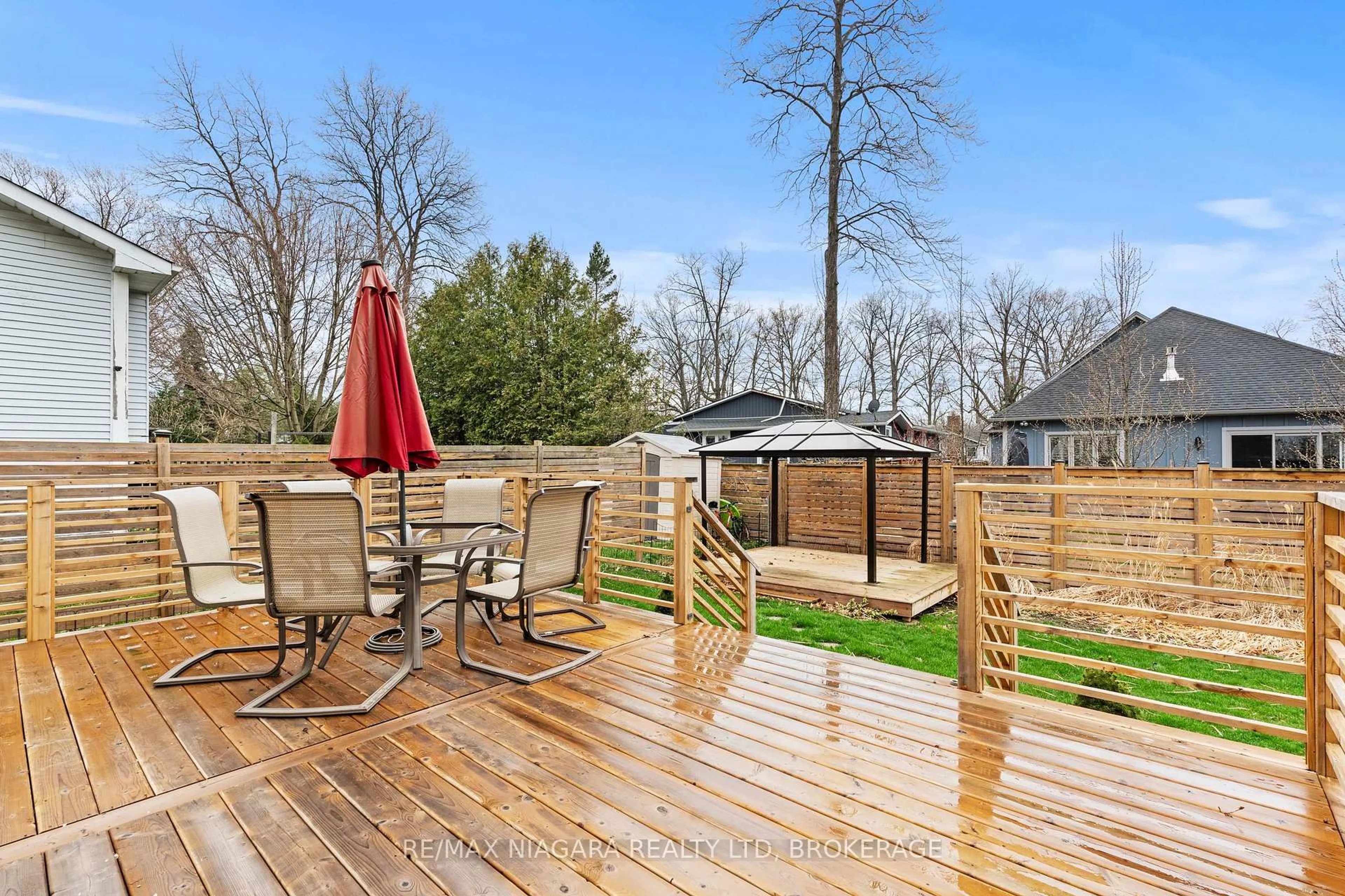 Patio, water/lake/river/ocean view for 12 OAK Dr, Niagara-on-the-Lake Ontario L0S 1J0