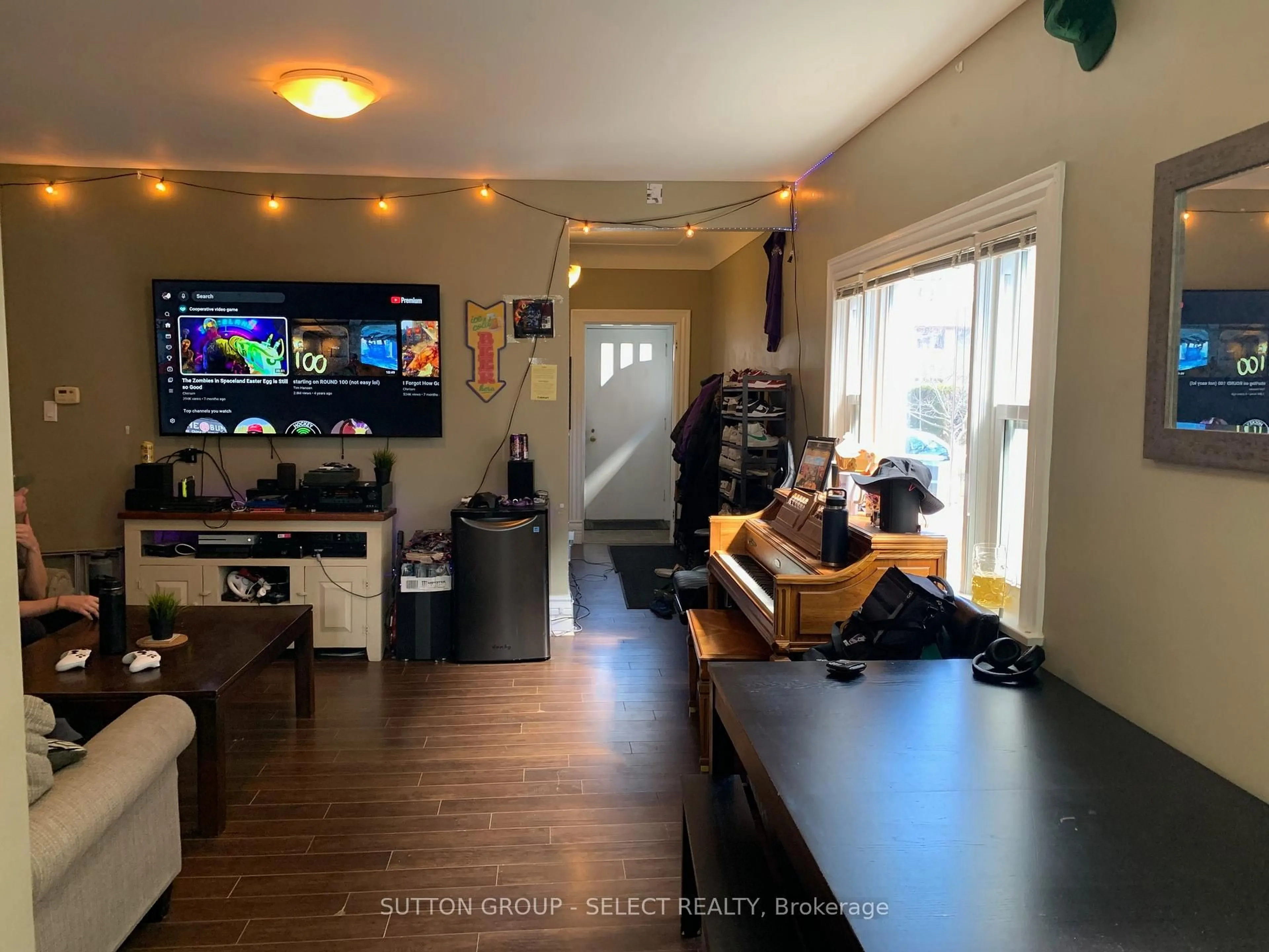 A pic of a room for 7 Summit Ave, London North Ontario N6H 2G5