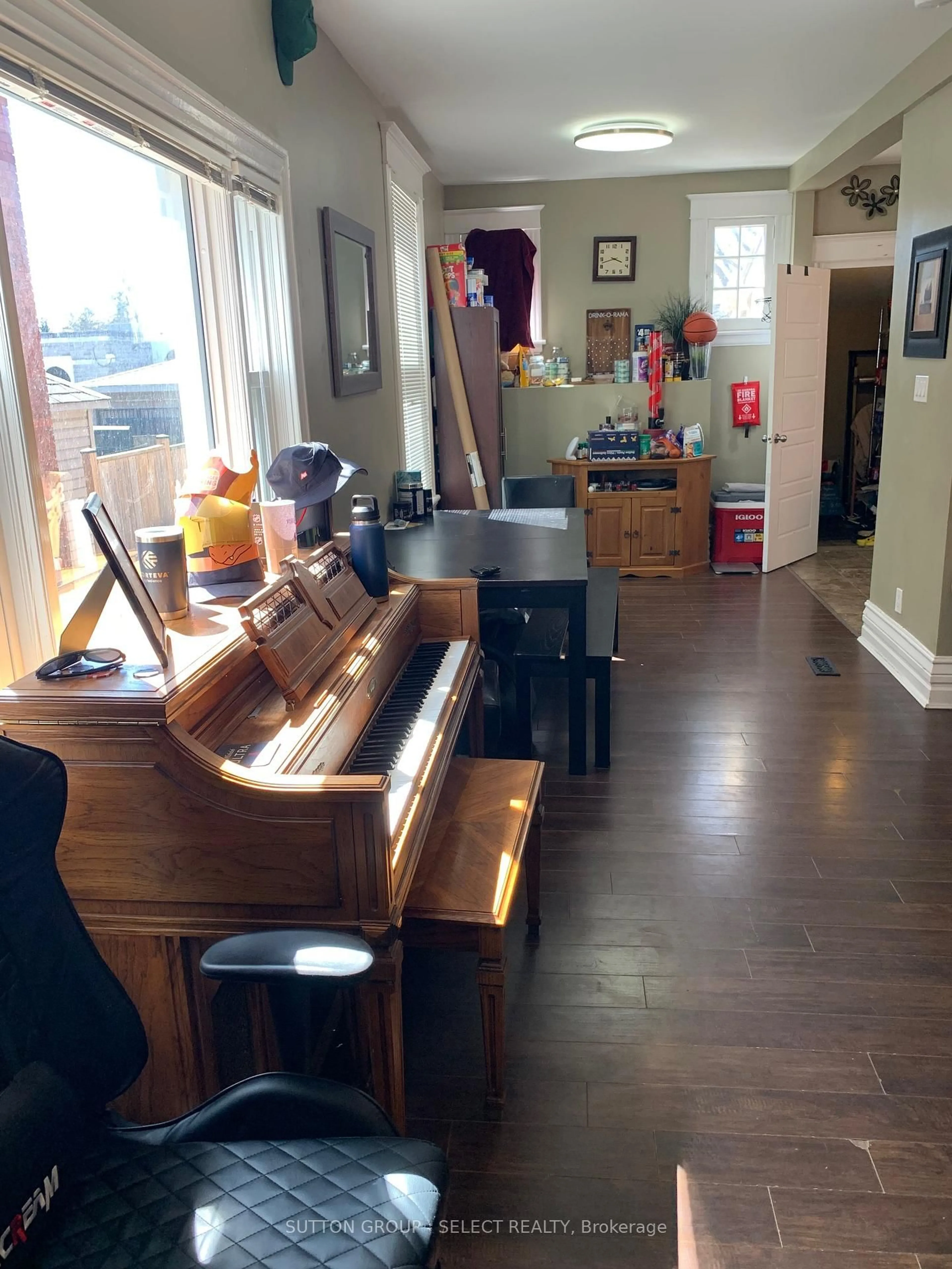 A pic of a room for 7 Summit Ave, London North Ontario N6H 2G5