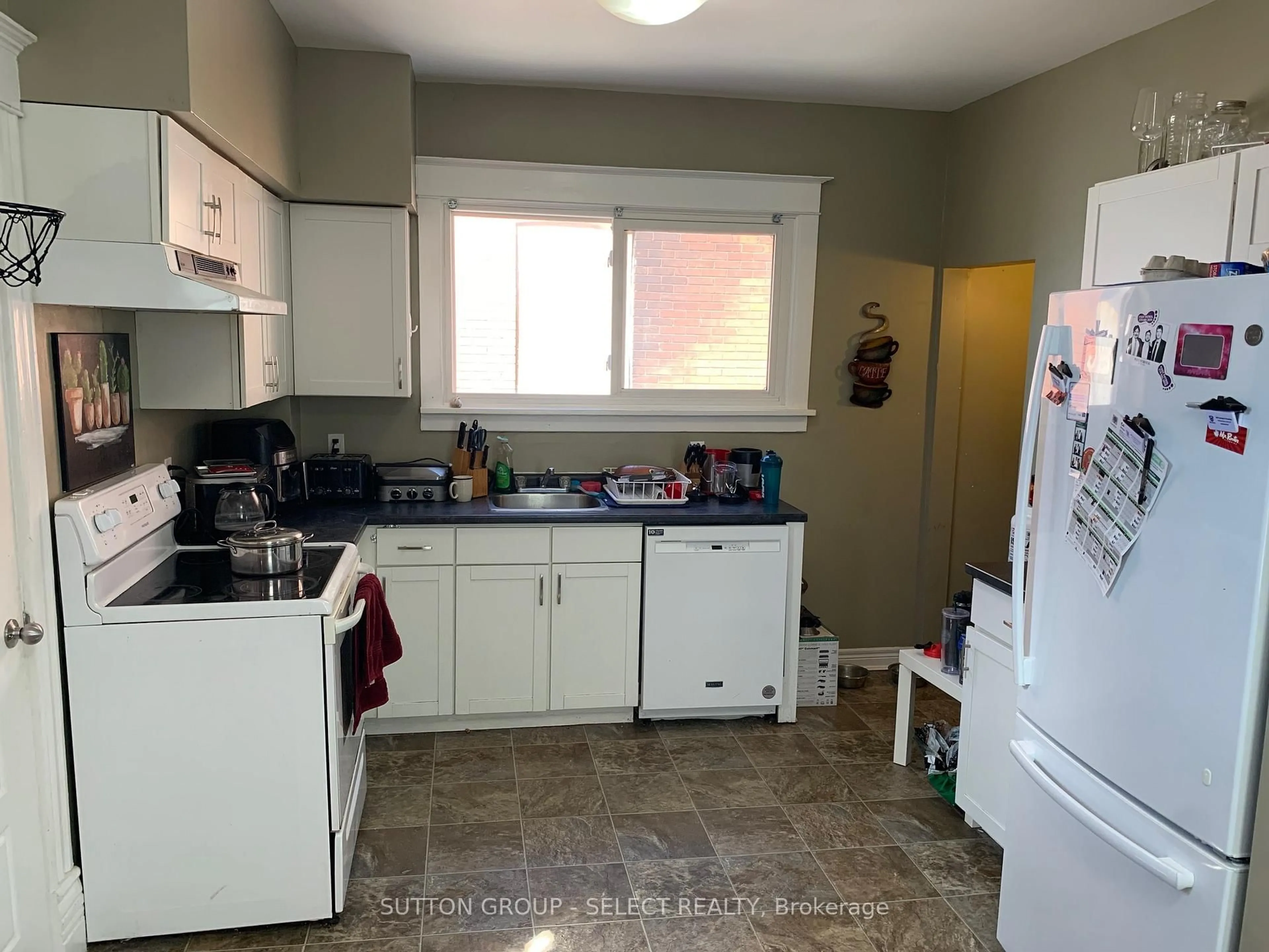 Standard kitchen, unknown for 7 Summit Ave, London North Ontario N6H 2G5