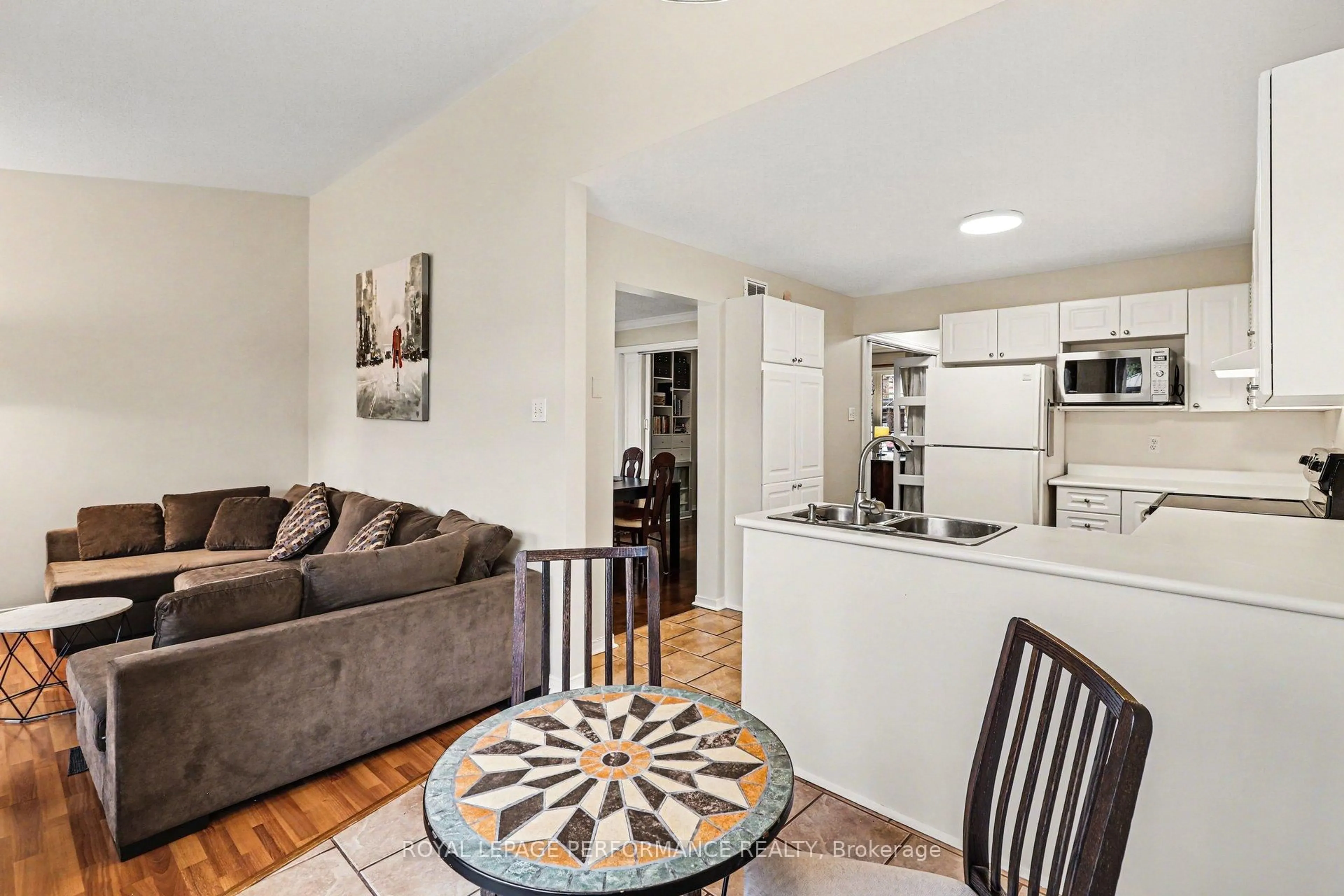 Living room with furniture, unknown for 897 Paradise Cres, Ottawa Ontario K4A 3S5