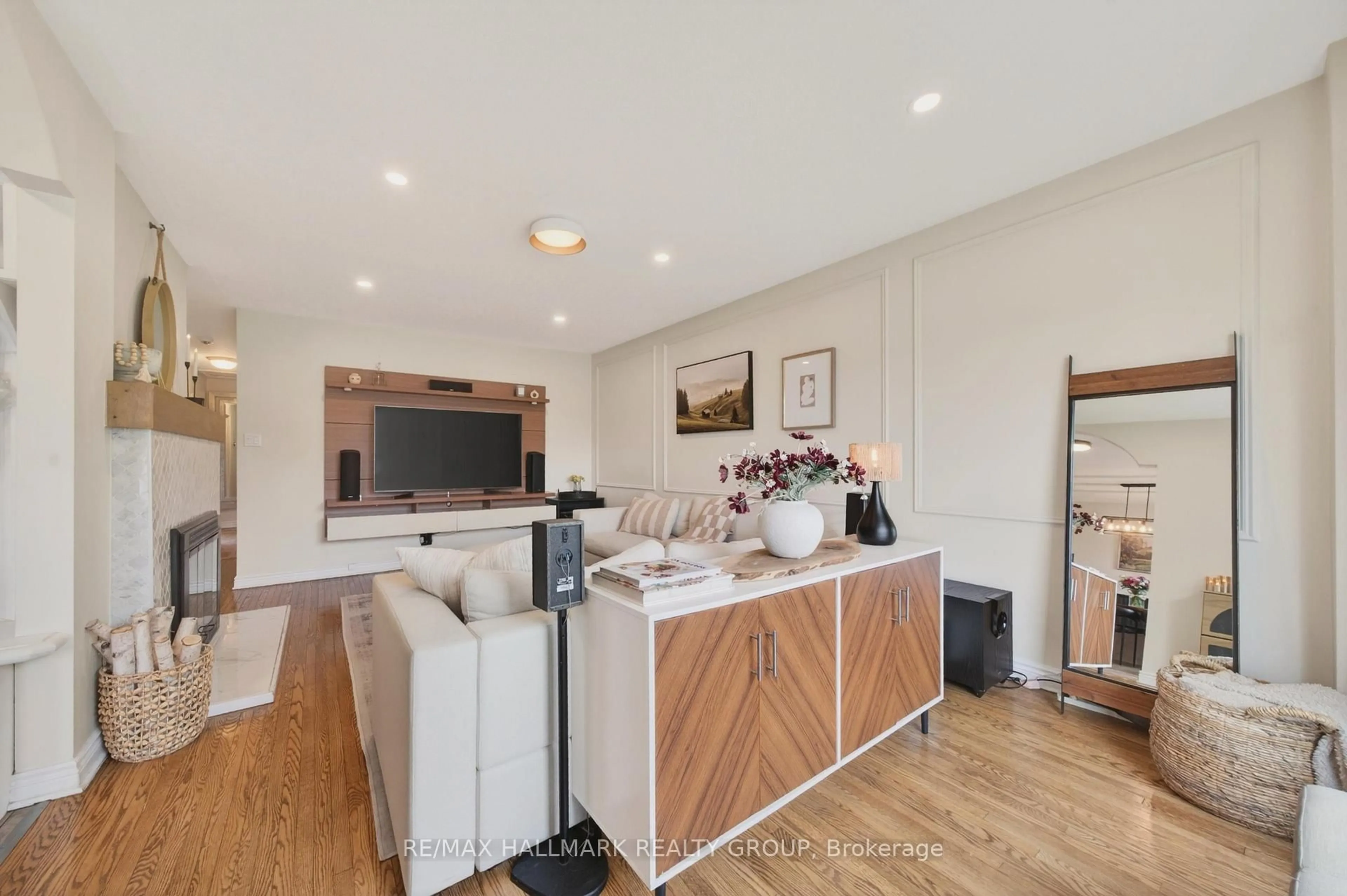 Open concept kitchen, wood/laminate floor for 1081 Foley Ave, Ottawa Ontario K1G 2R4