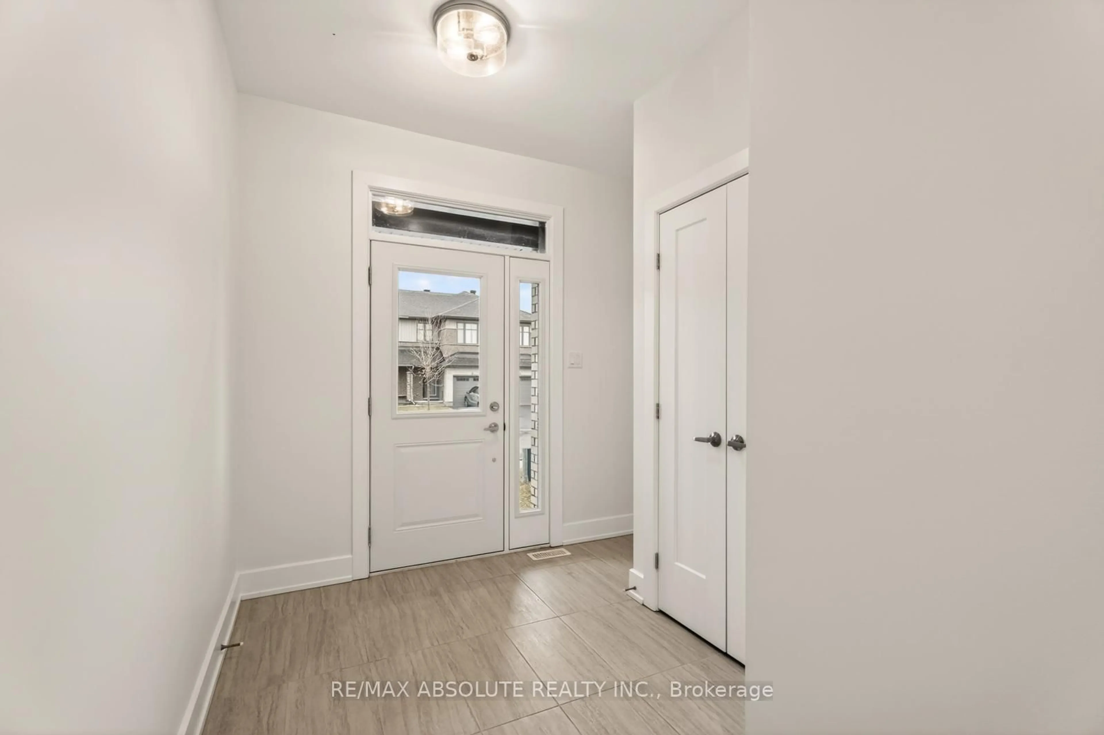 Indoor entryway for 8 TABER St, Carleton Place Ontario K7C 0H2