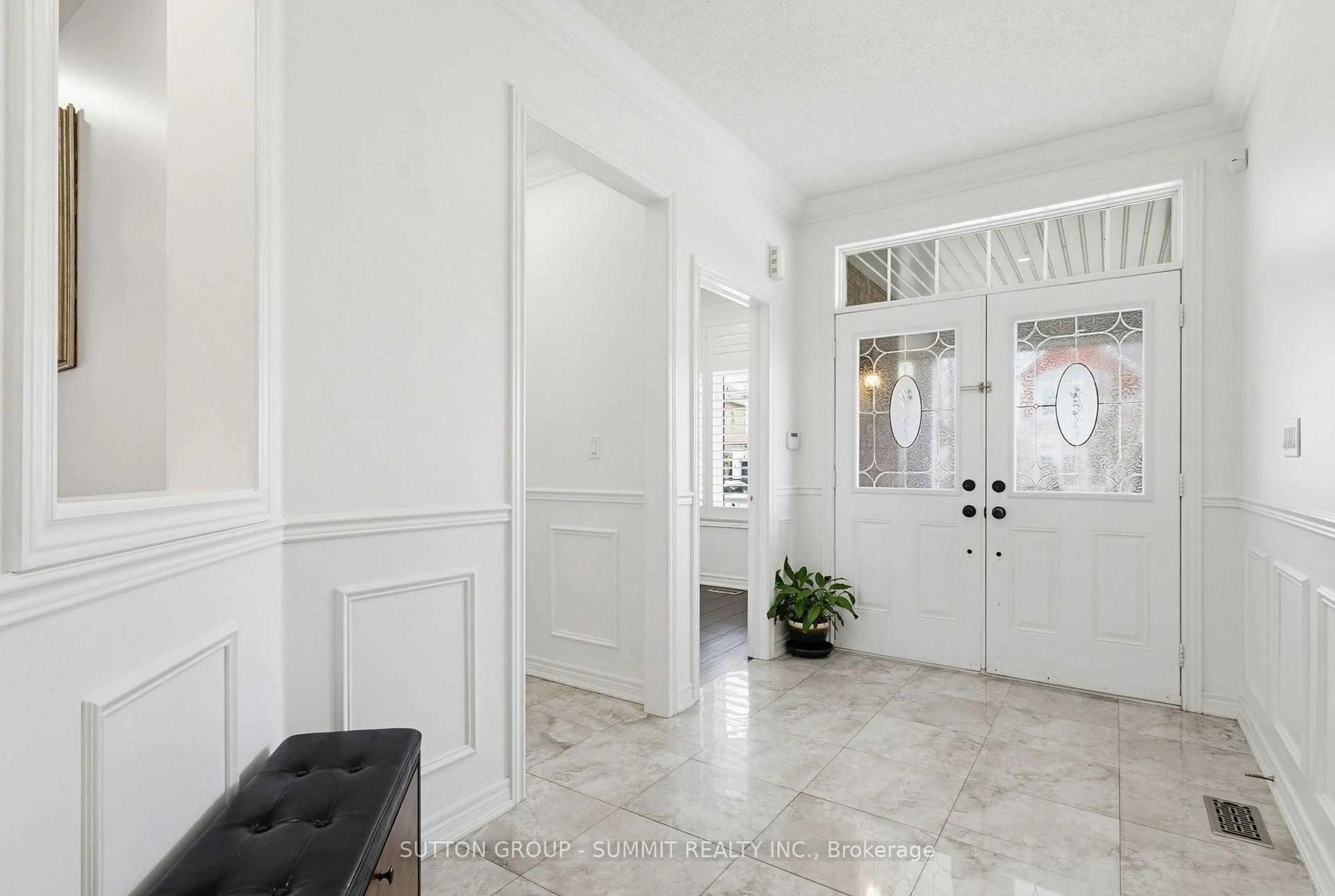 Indoor entryway for 7 Attridge Cres, Hamilton Ontario L8B 0R5