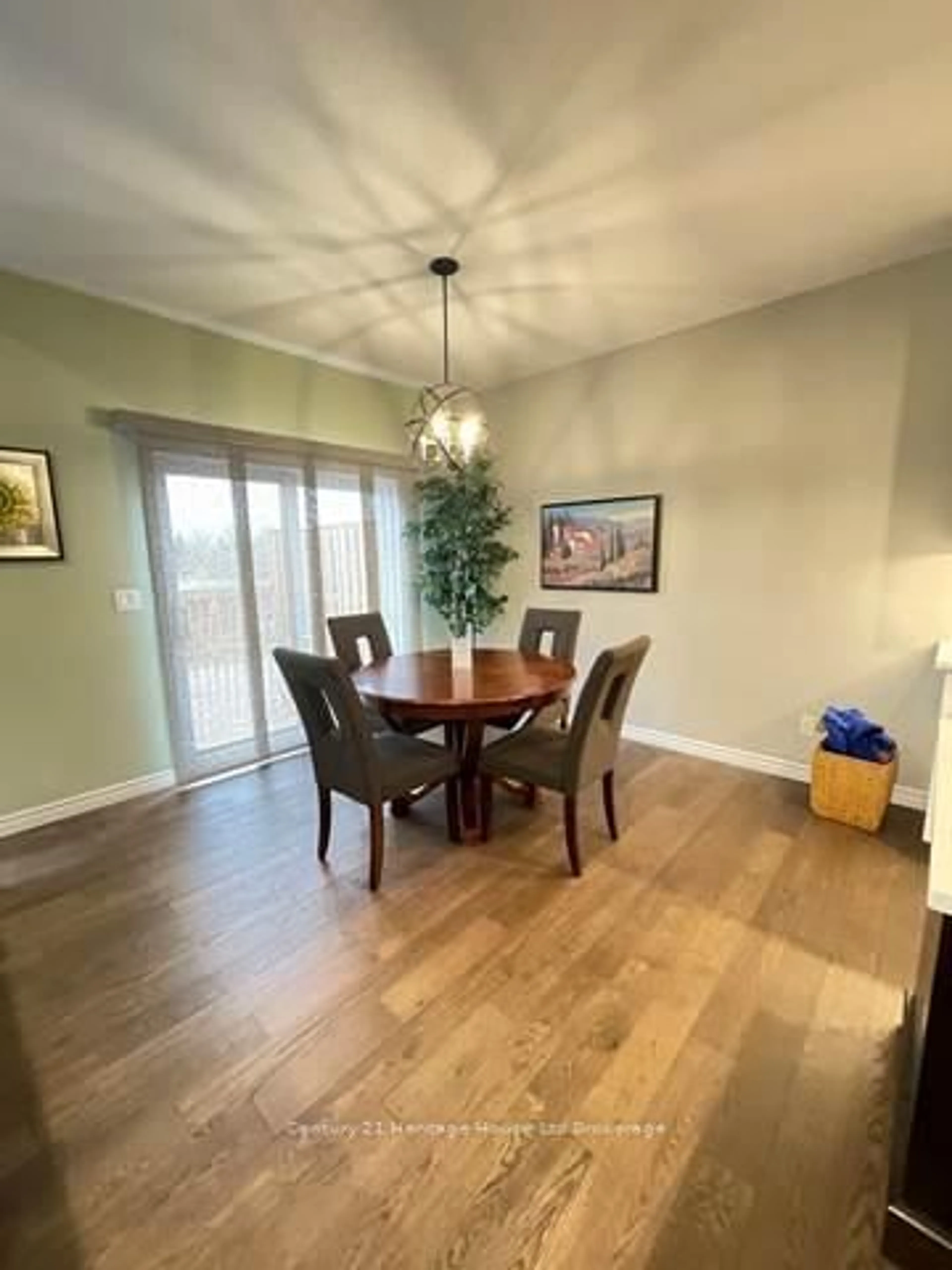 Dining room, wood/laminate floor for 46 MATHESON Cres, East Zorra-Tavistock Ontario N0J 1M0
