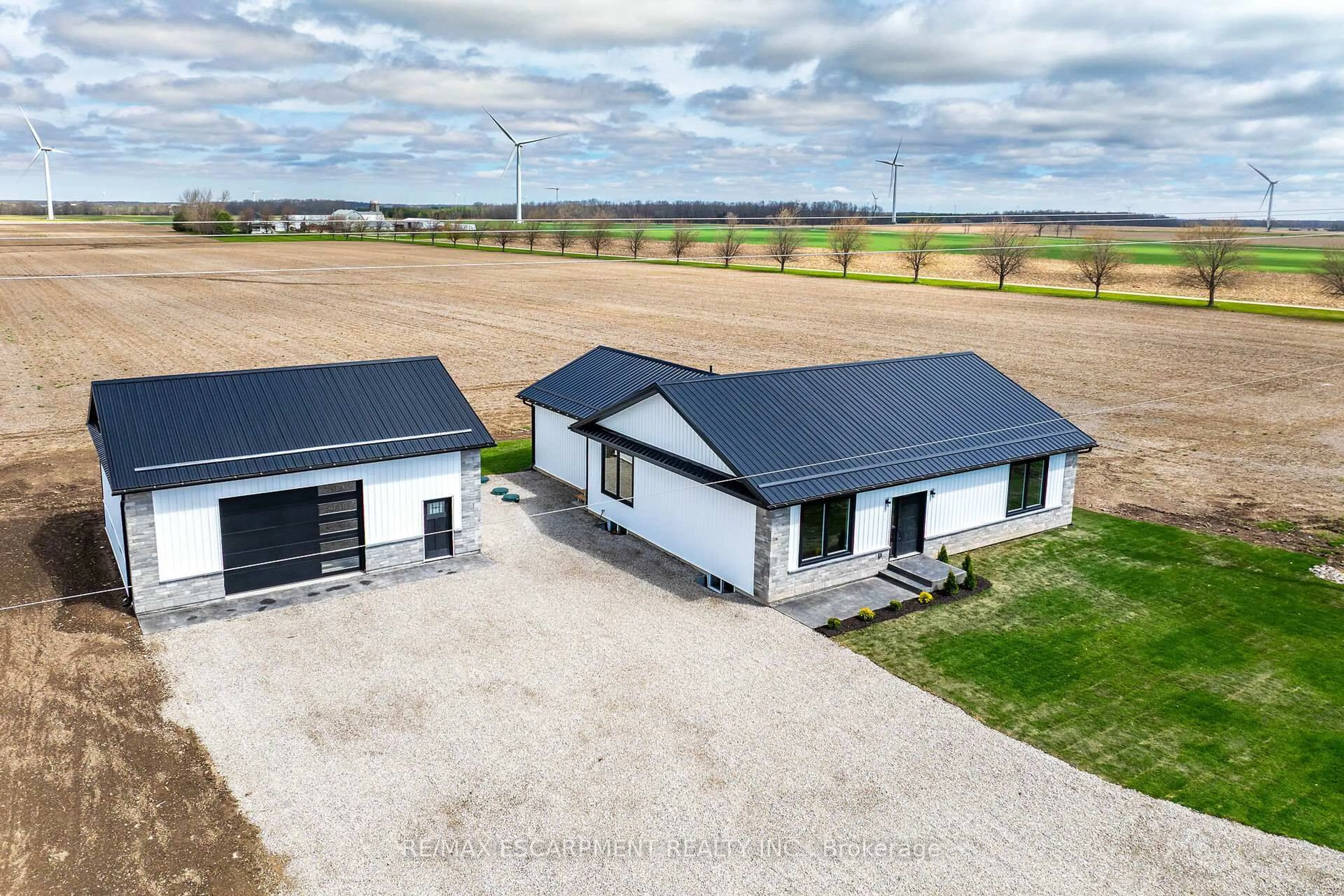 A pic from outside/outdoor area/front of a property/back of a property/a pic from drone, building for 4093 Rainham Rd, Haldimand Ontario N0A 1P0