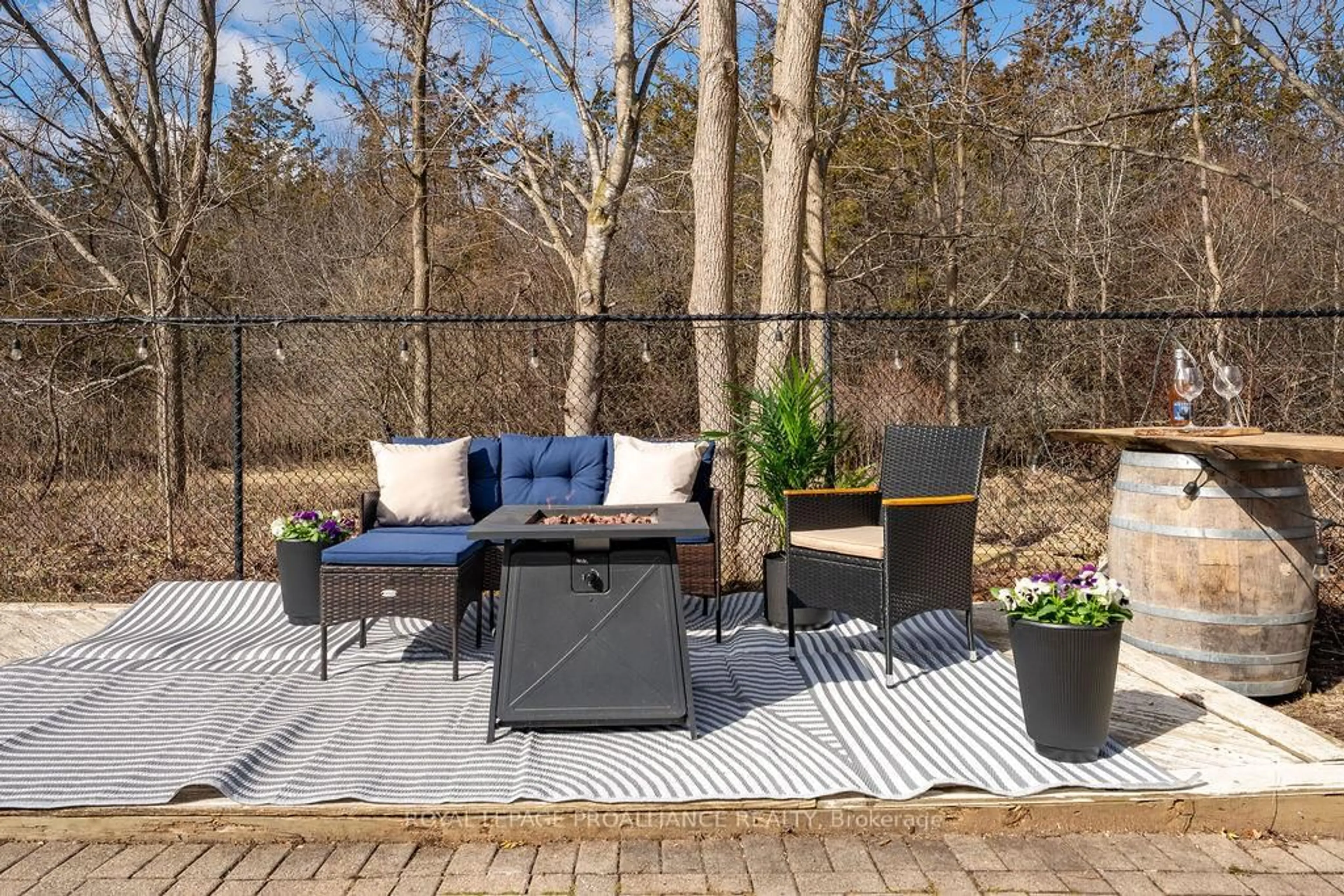 Patio, water/lake/river/ocean view for 29 Sherwood Cres, Belleville Ontario K8P 5G2