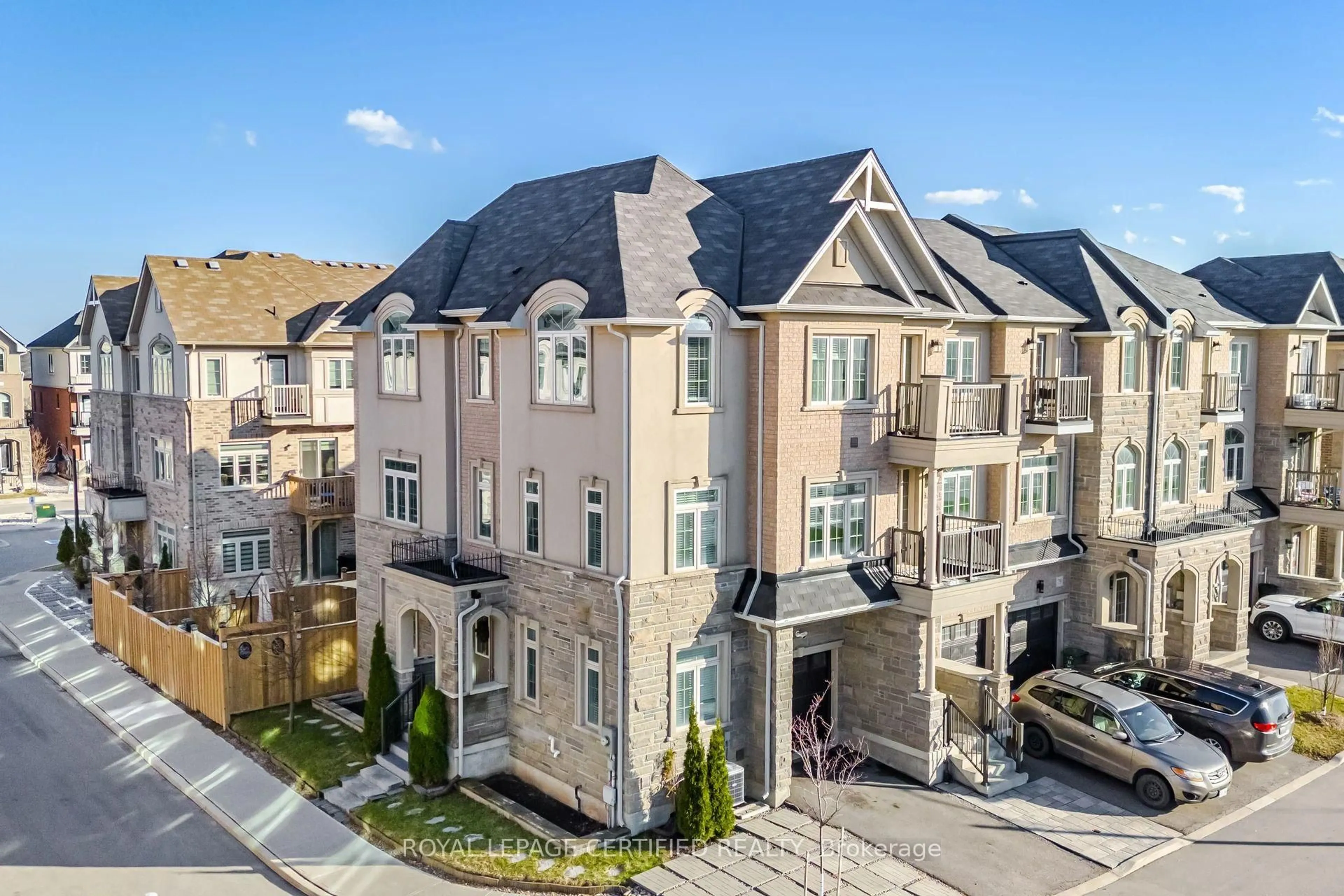 A pic from outside/outdoor area/front of a property/back of a property/a pic from drone, unknown for 75 Borers Creek Circ, Hamilton Ontario L8B 1W3