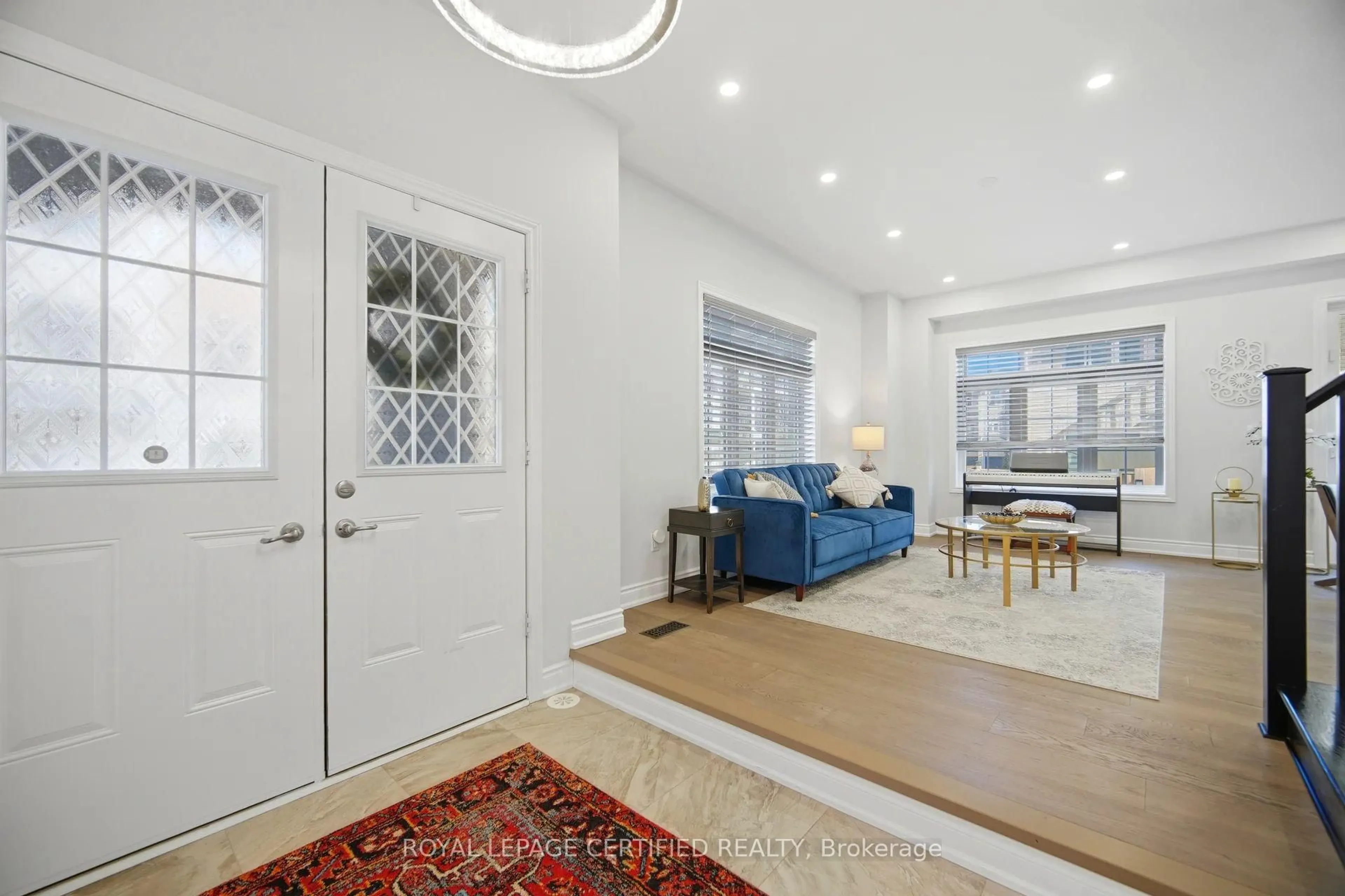 Indoor entryway for 75 Borers Creek Circ, Hamilton Ontario L8B 1W3