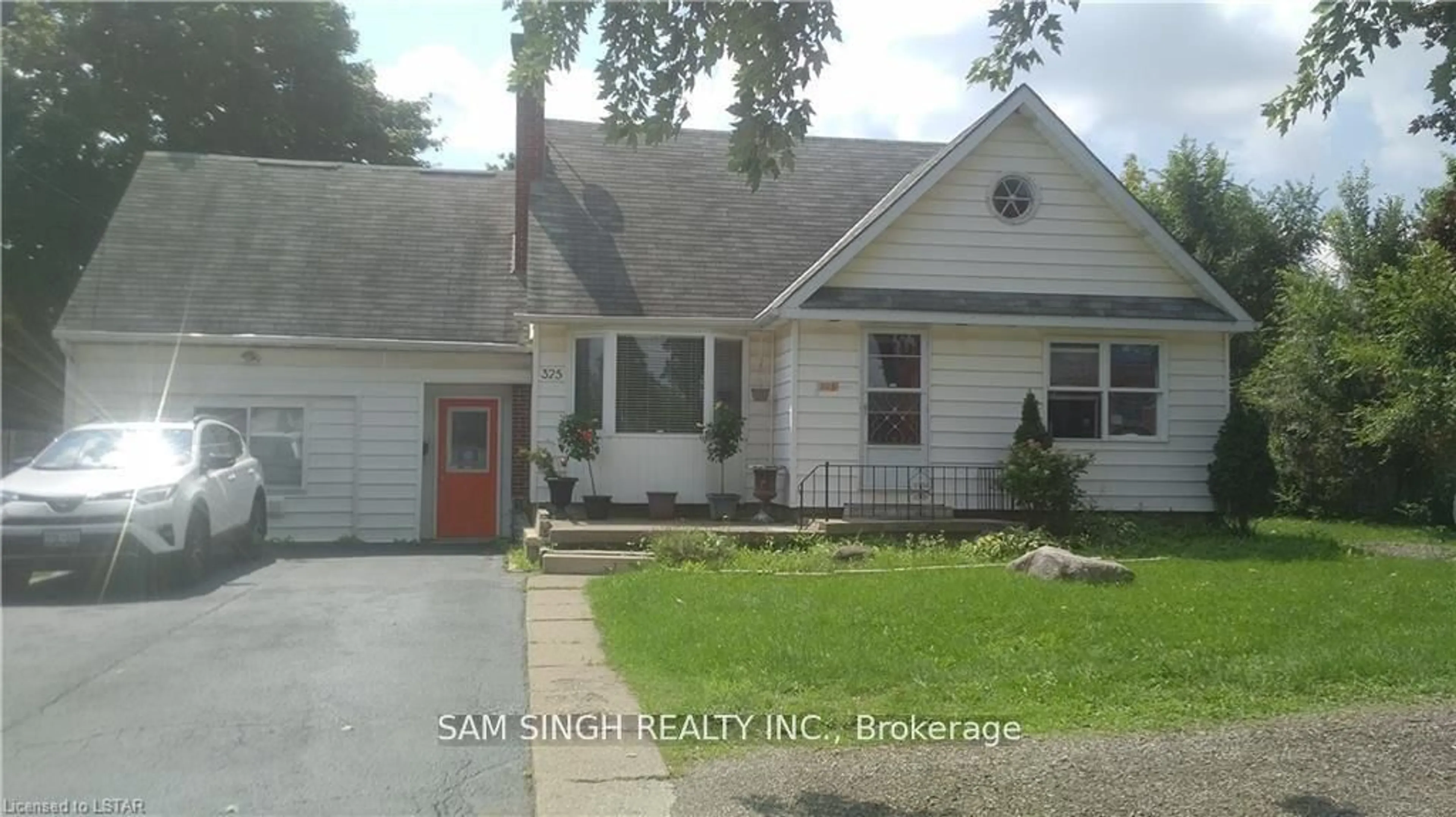 Home with vinyl exterior material, street for 325 Southdale Rd, London South Ontario N6E 1A2