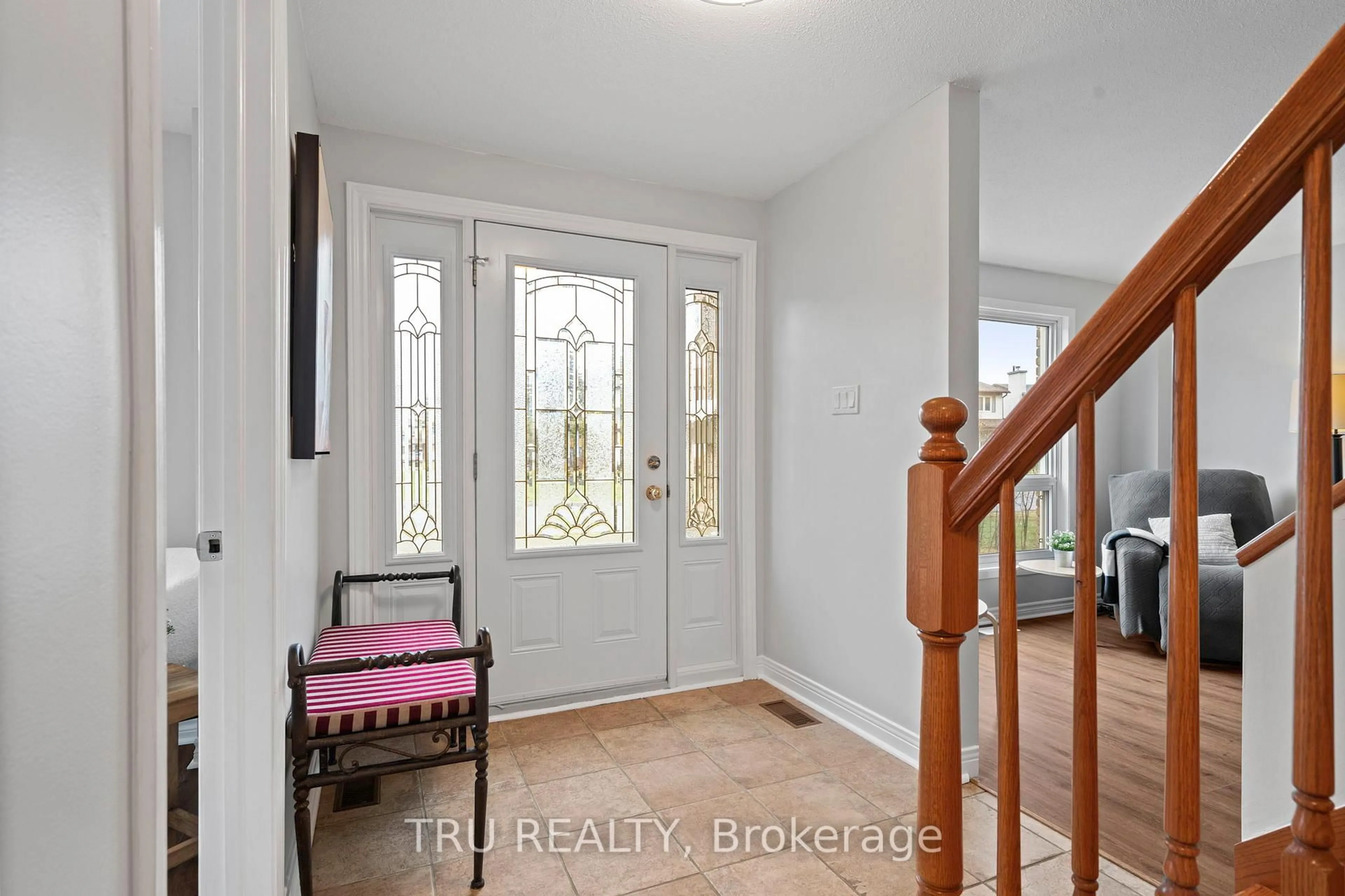 Indoor entryway for 256 Hoylake Cres, Orleans Ontario K1E 2M8