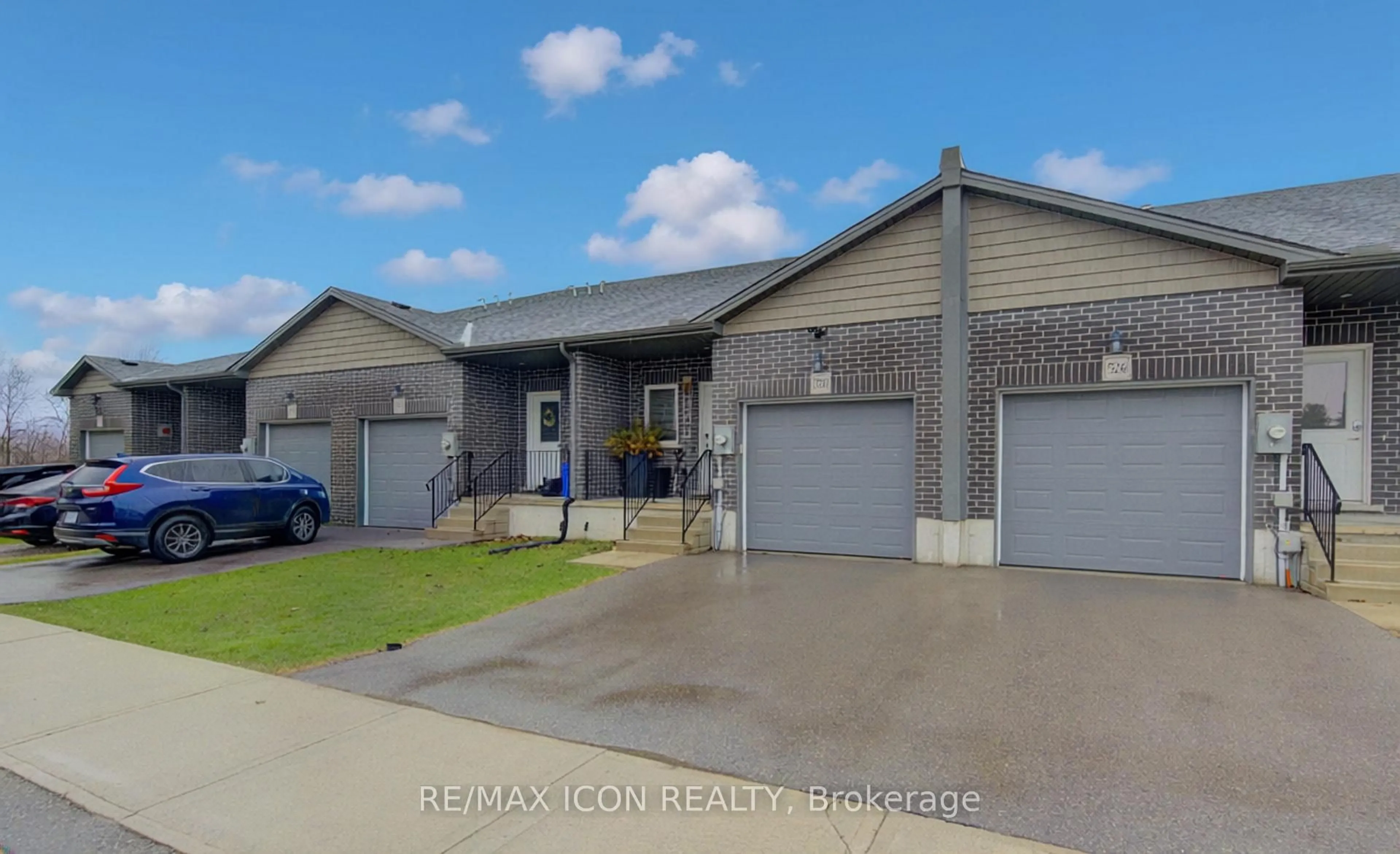 A pic from outside/outdoor area/front of a property/back of a property/a pic from drone, street for 530 Lampman Pl, Woodstock Ontario N4S 8L6