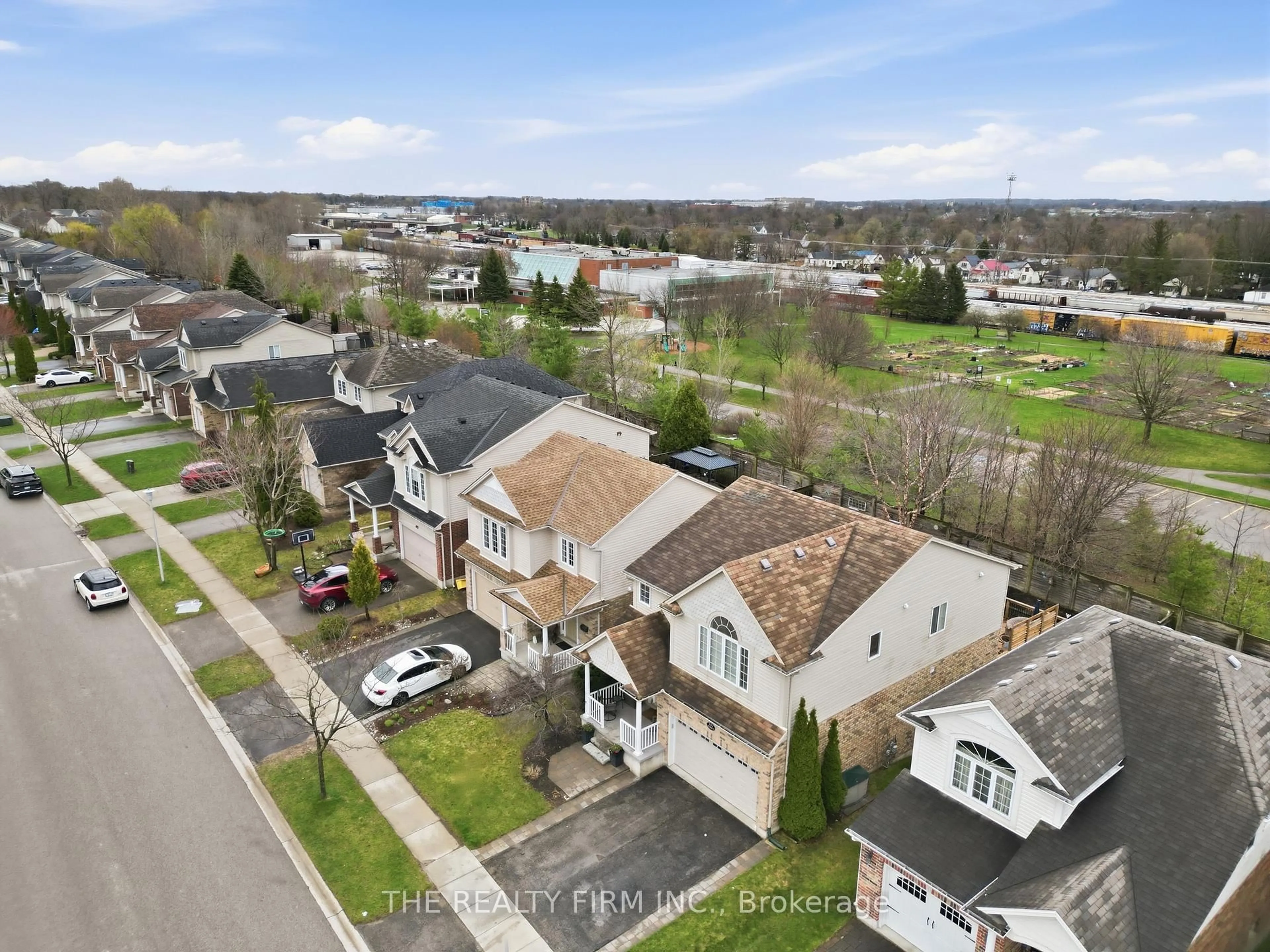 A pic from outside/outdoor area/front of a property/back of a property/a pic from drone, street for 125 Mcmahen St, London East Ontario N5Y 0A2