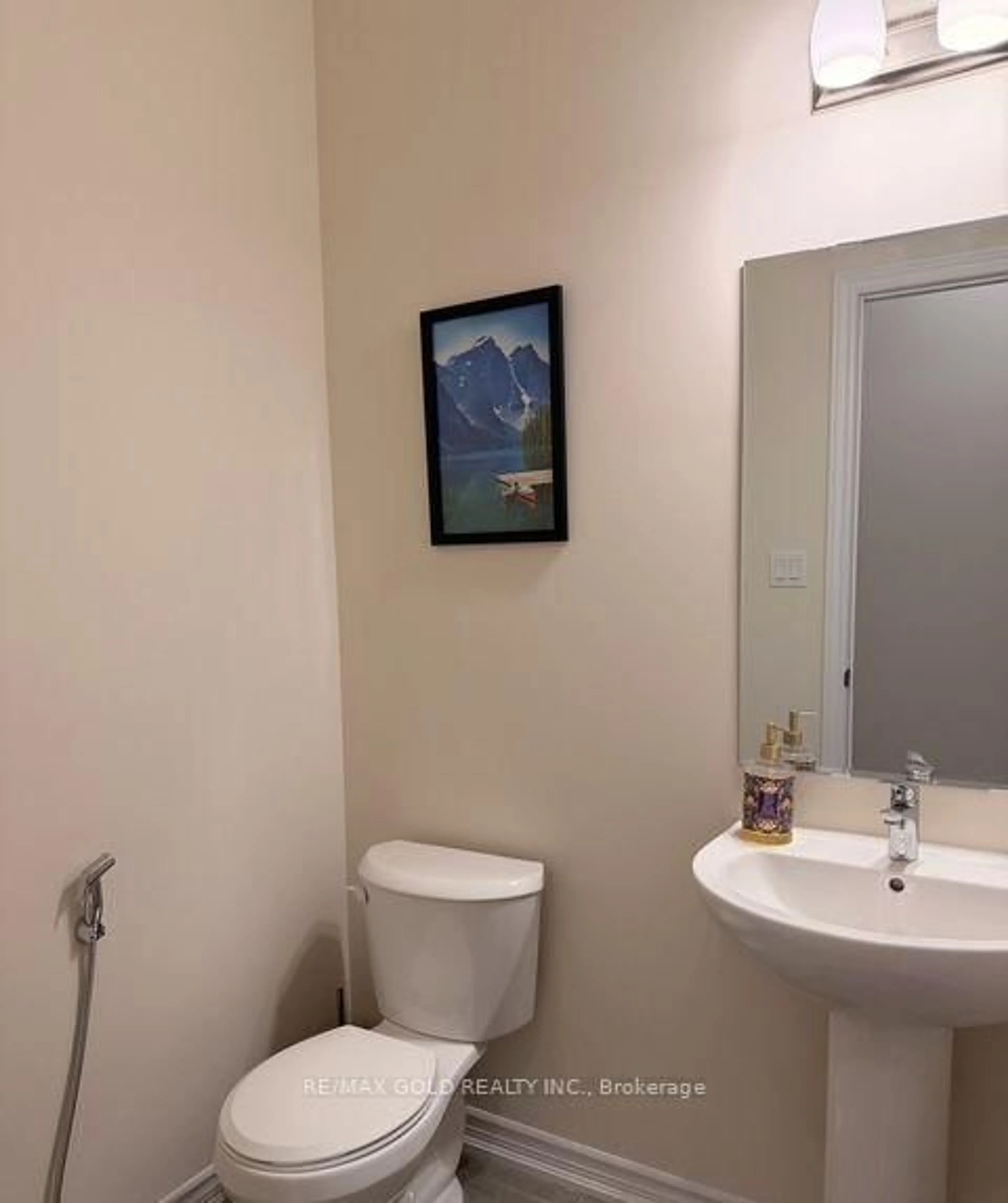 Standard bathroom, floor is not visible for 86 Molozzi St, Erin Ontario N0B 1T0