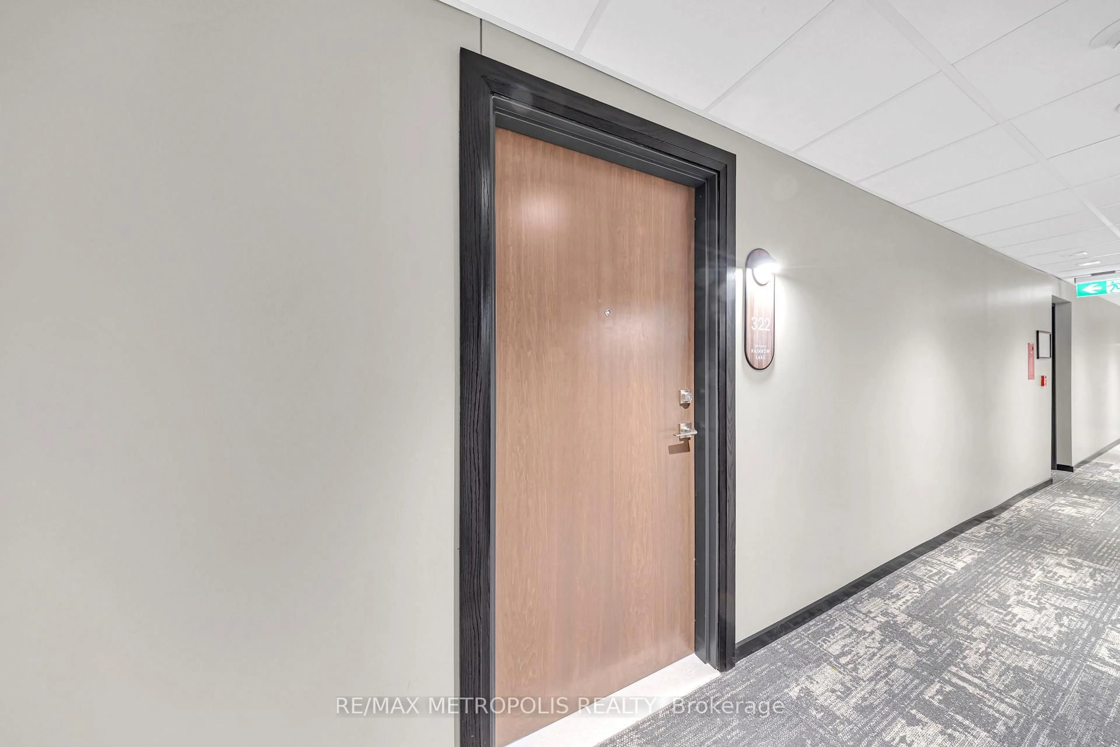 Indoor foyer for 525 New Dundee Rd #322, Kitchener Ontario N2P 0K8