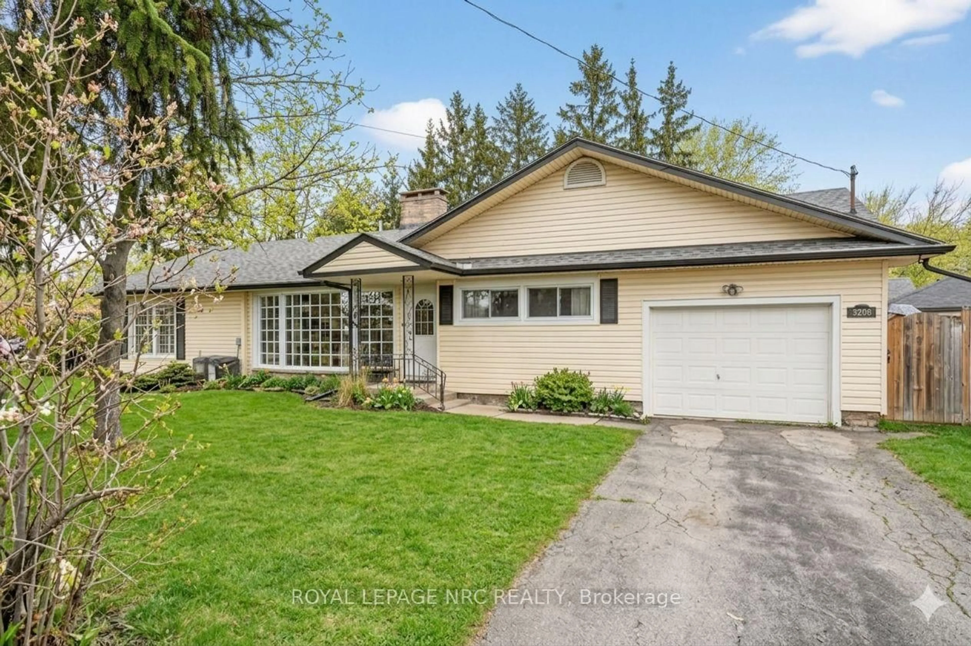 Home with vinyl exterior material, street for 3208 Young Ave, Fort Erie Ontario L0S 1N0