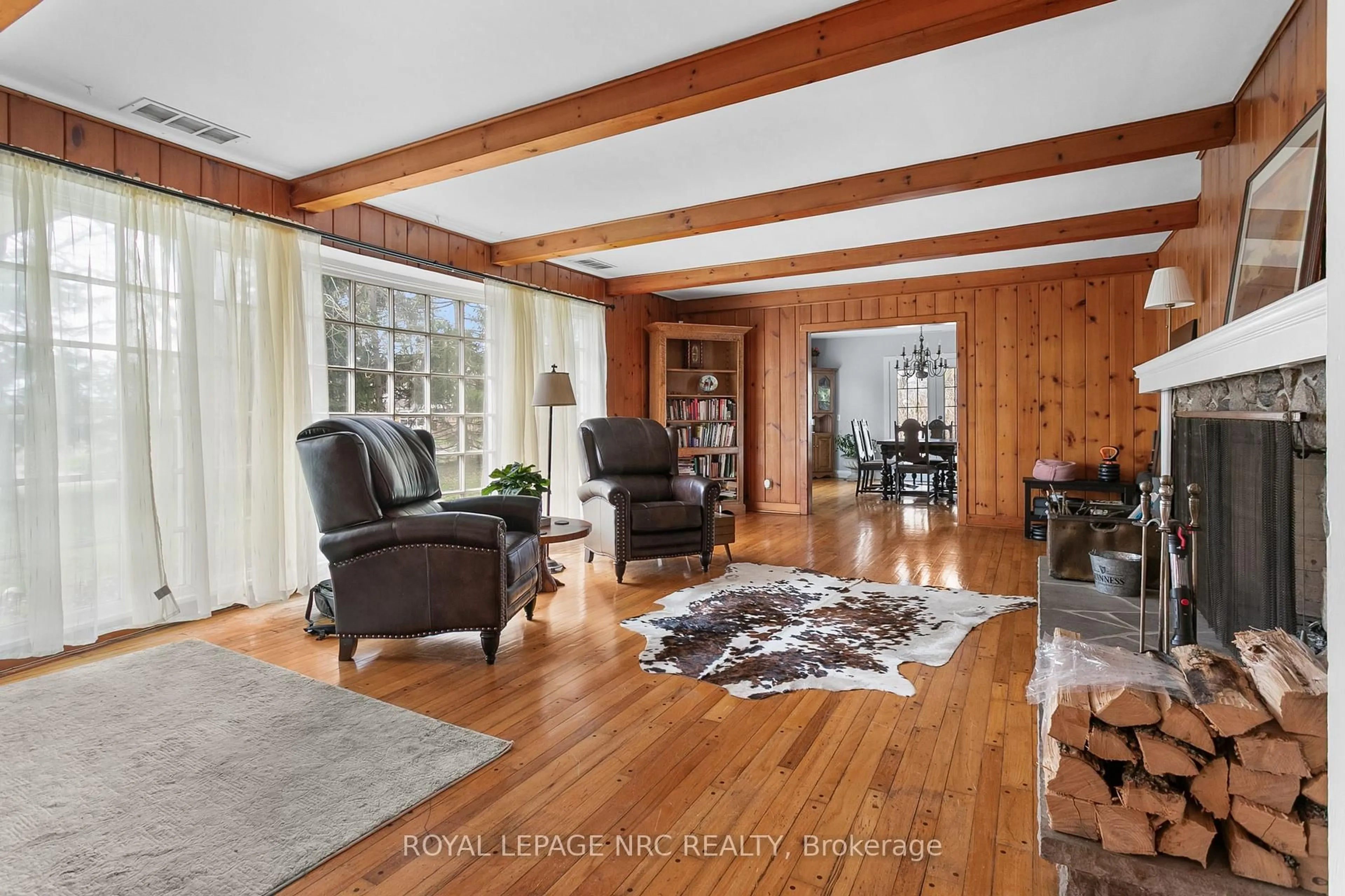 Living room with furniture, wood/laminate floor for 3208 Young Ave, Fort Erie Ontario L0S 1N0