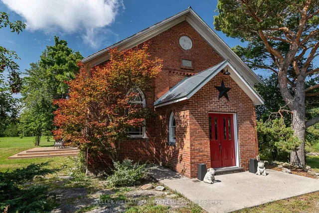1637 Highway 62, Prince Edward County 2