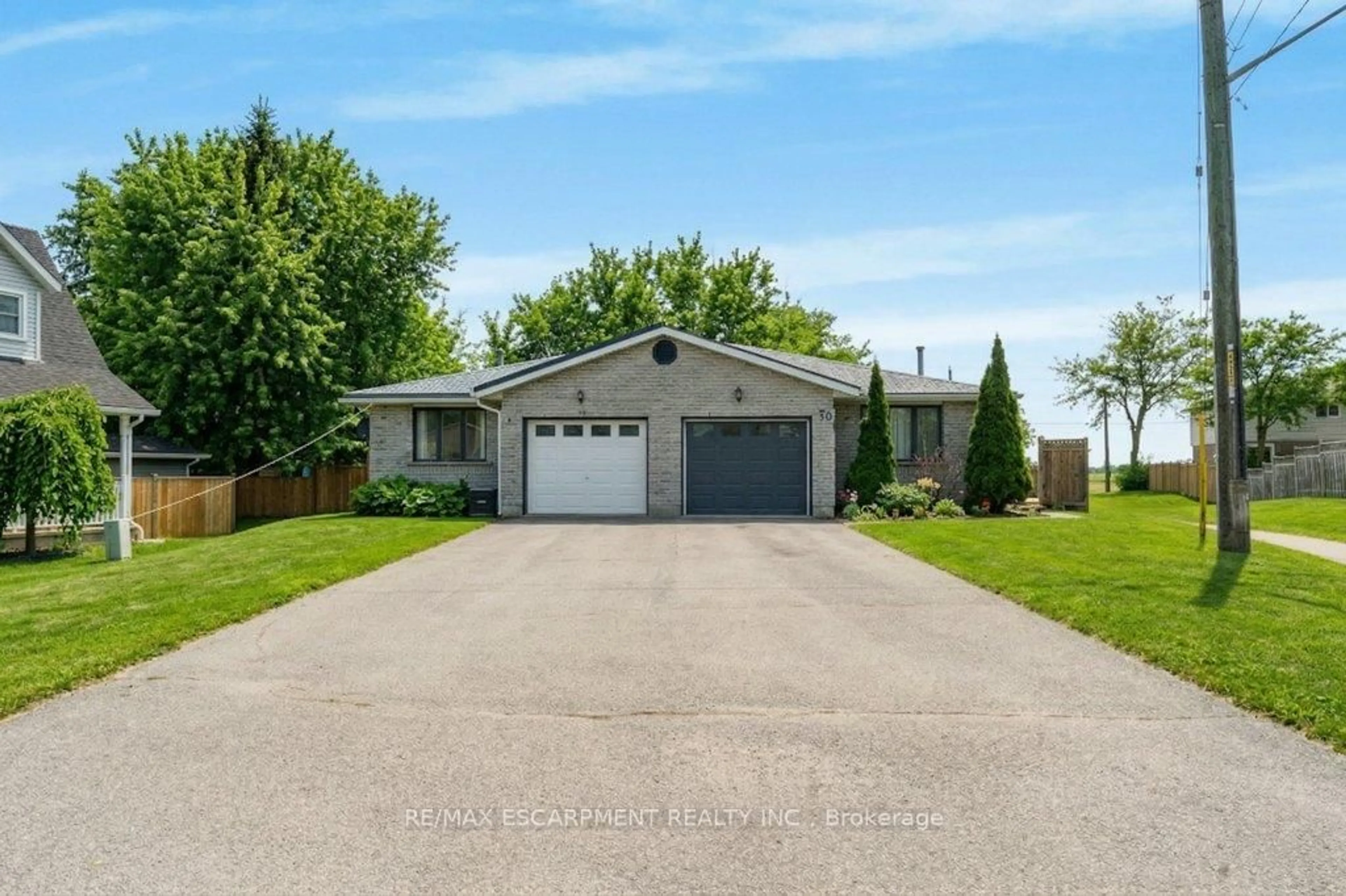 A pic from outside/outdoor area/front of a property/back of a property/a pic from drone, street for 28 Kathleen St, Brant Ontario N3L 3X8