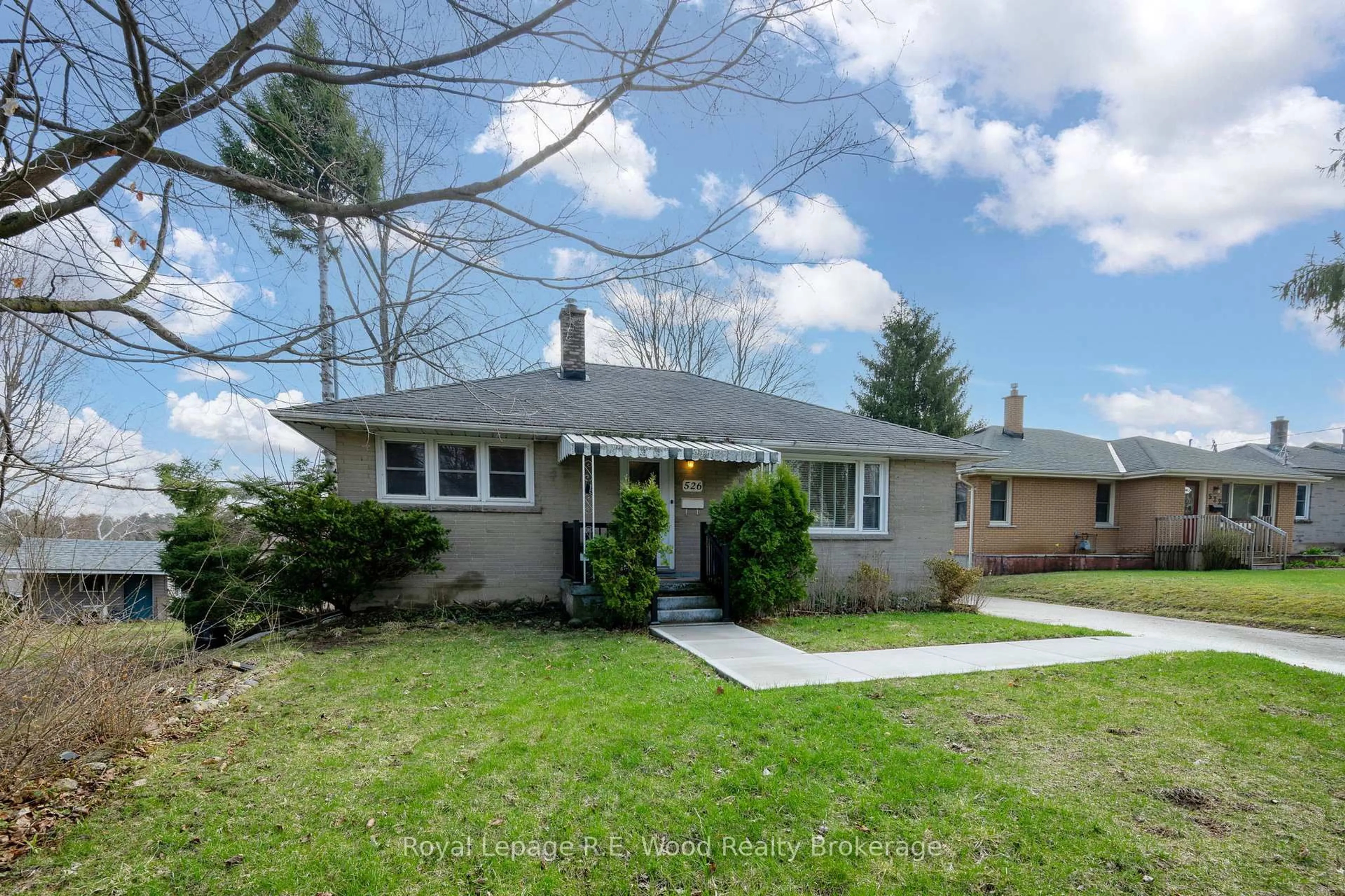 Home with vinyl exterior material, street for 526 Huron St, Woodstock Ontario N4S 7A7