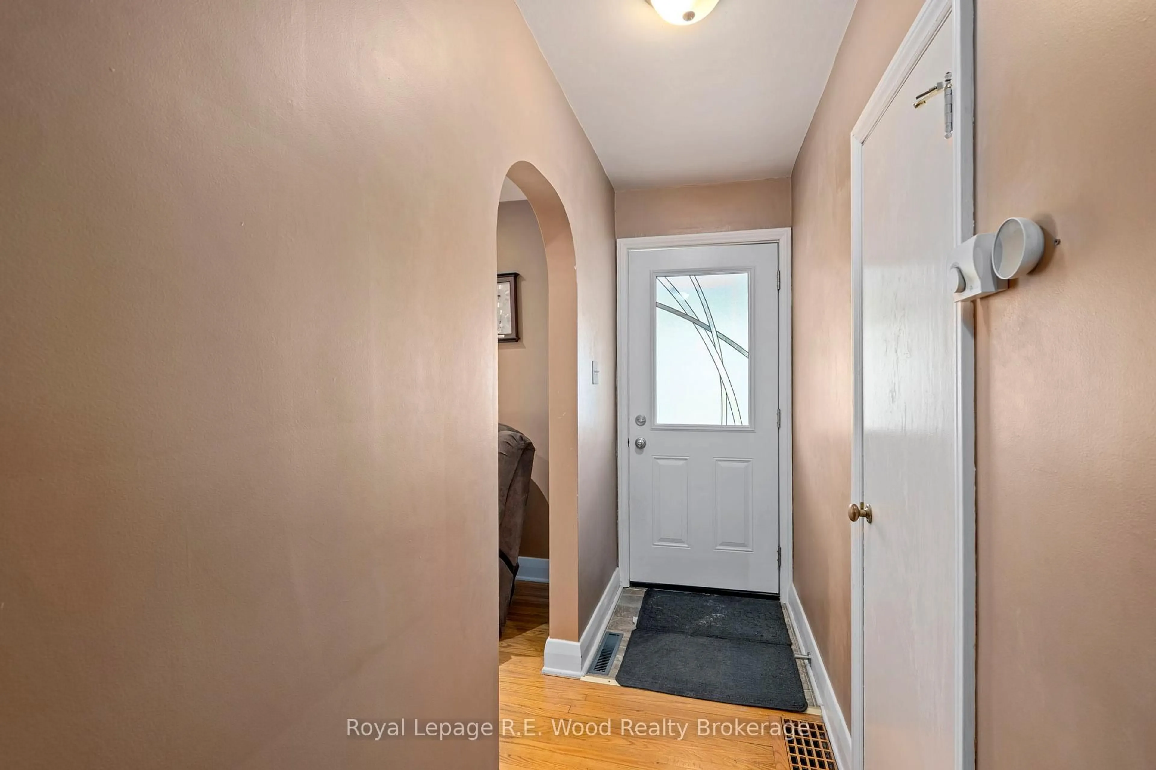 Indoor entryway for 526 Huron St, Woodstock Ontario N4S 7A7
