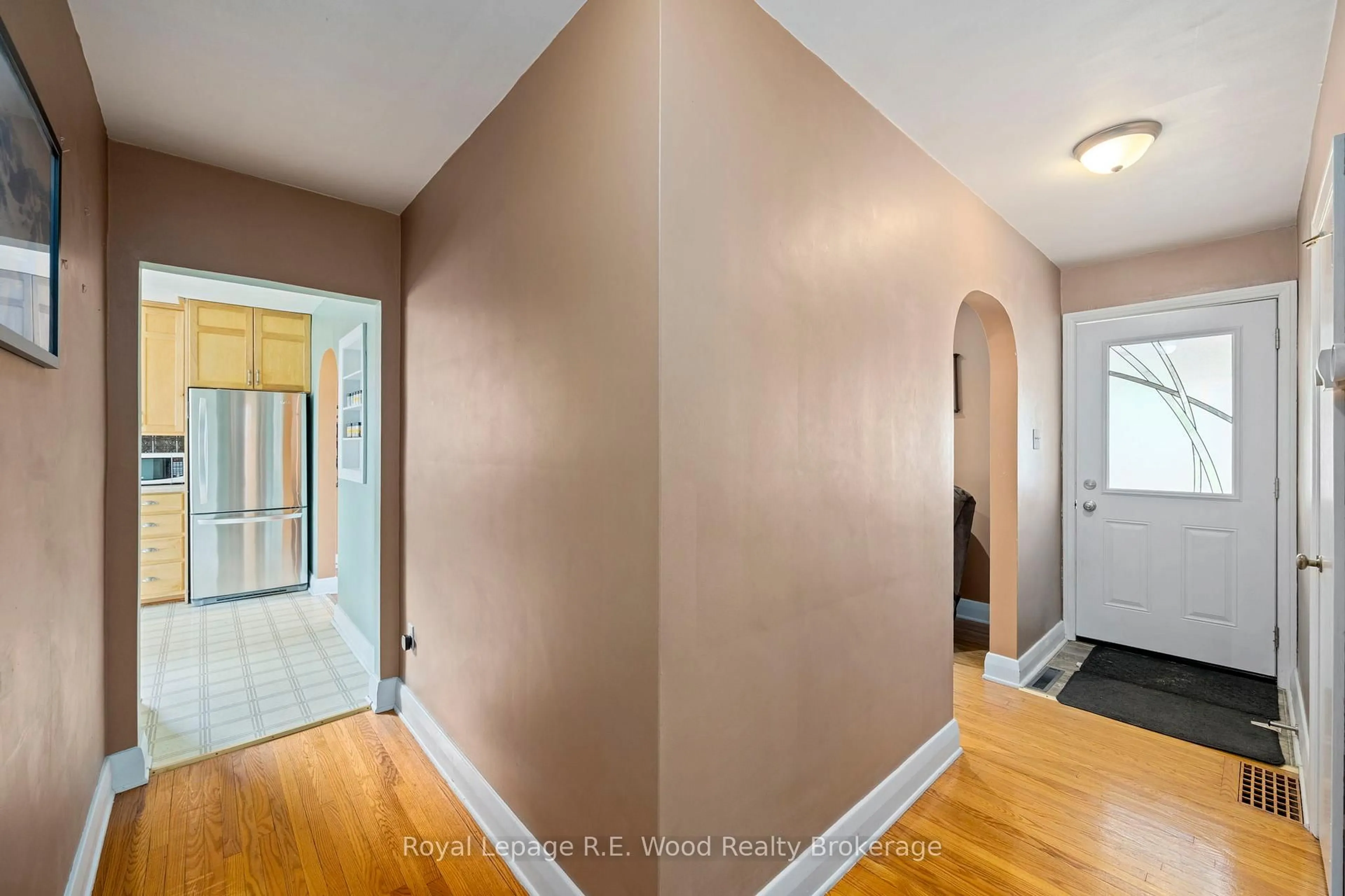 Indoor entryway for 526 Huron St, Woodstock Ontario N4S 7A7