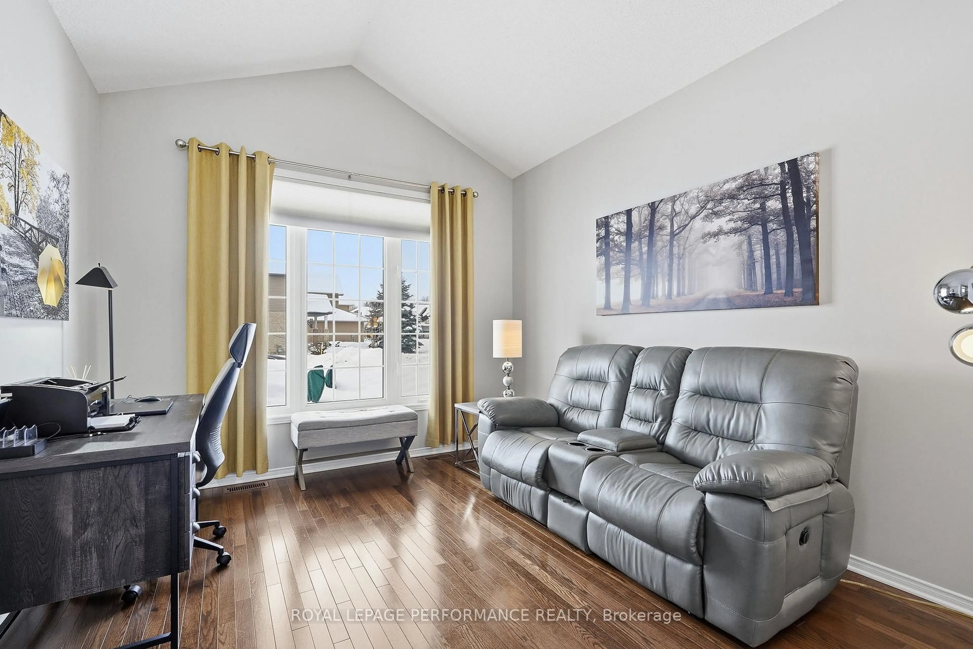 Living room with furniture, unknown for 112 Jade St, Clarence-Rockland Ontario K4K 0C8