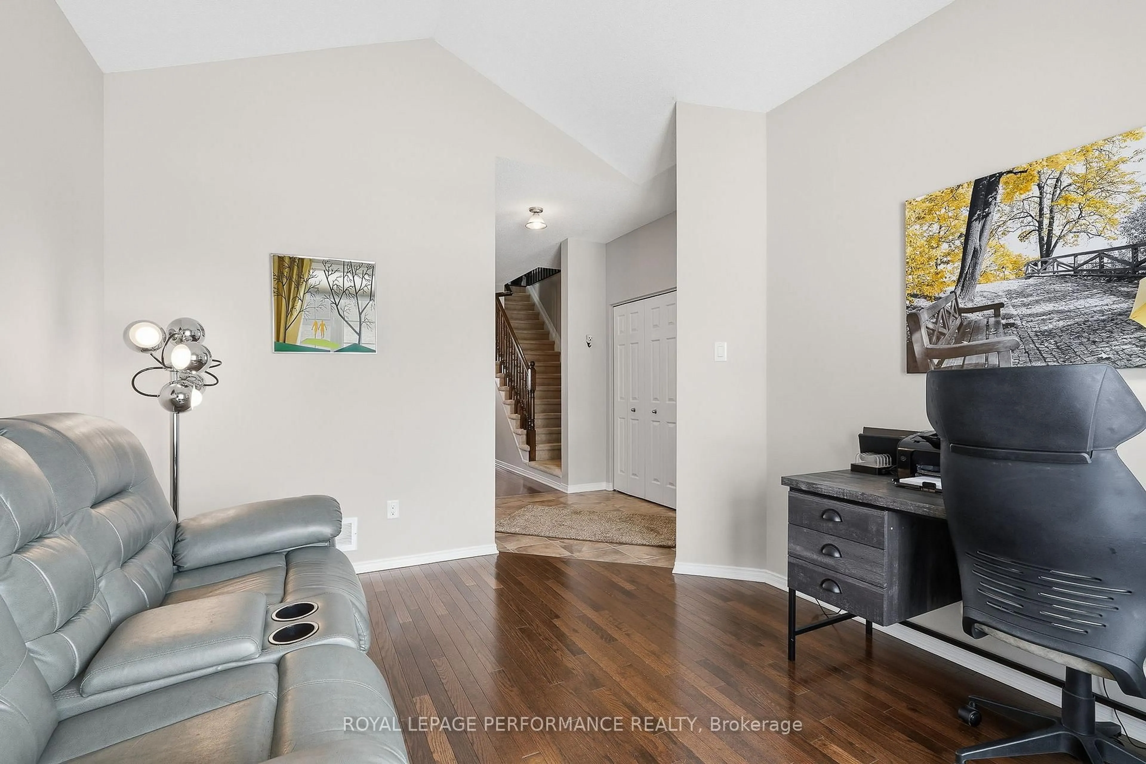 Indoor entryway for 112 Jade St, Clarence-Rockland Ontario K4K 0C8