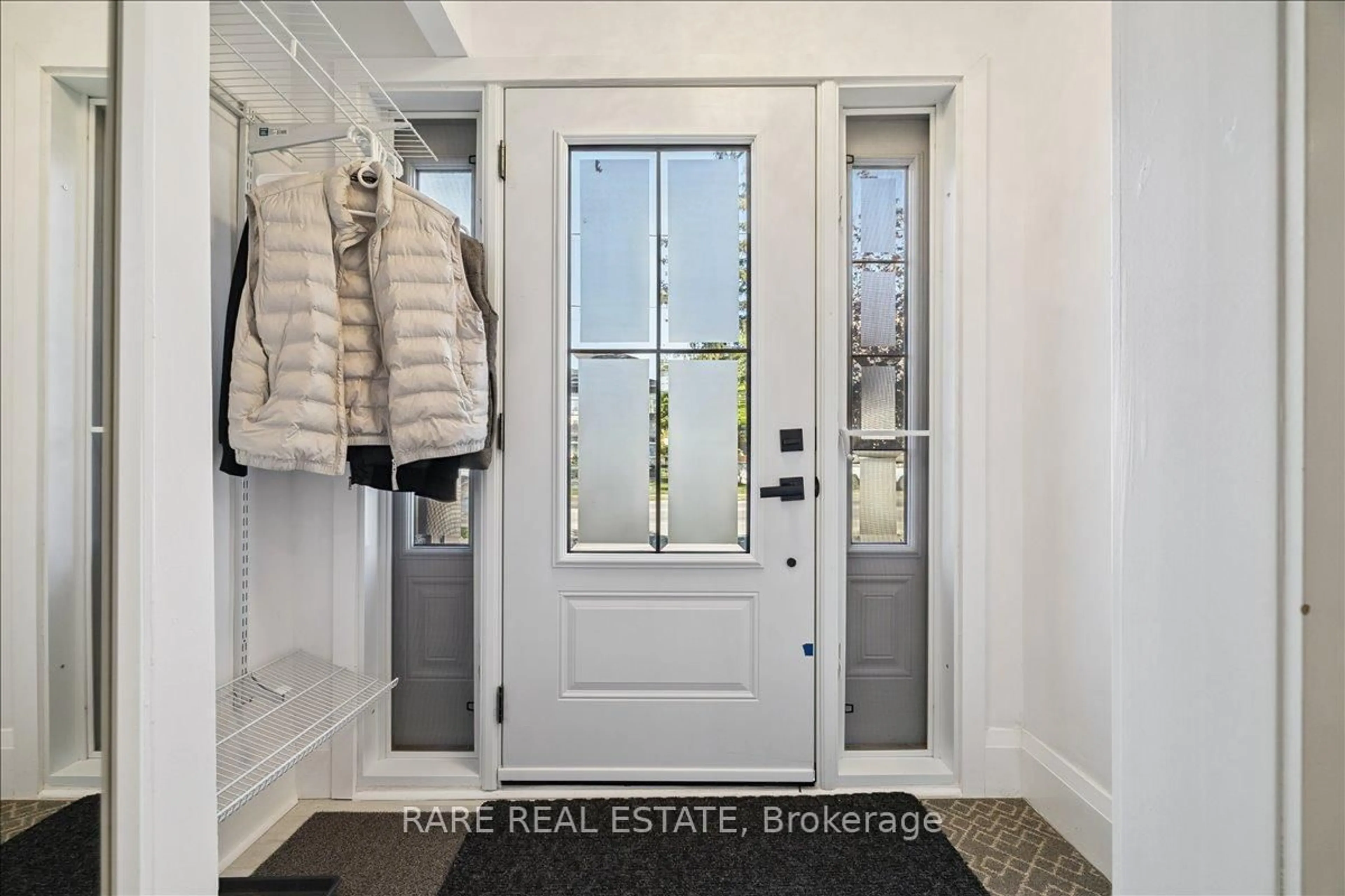 Indoor entryway for 5709 Dorchester Rd, Niagara Falls Ontario L2G 5S5