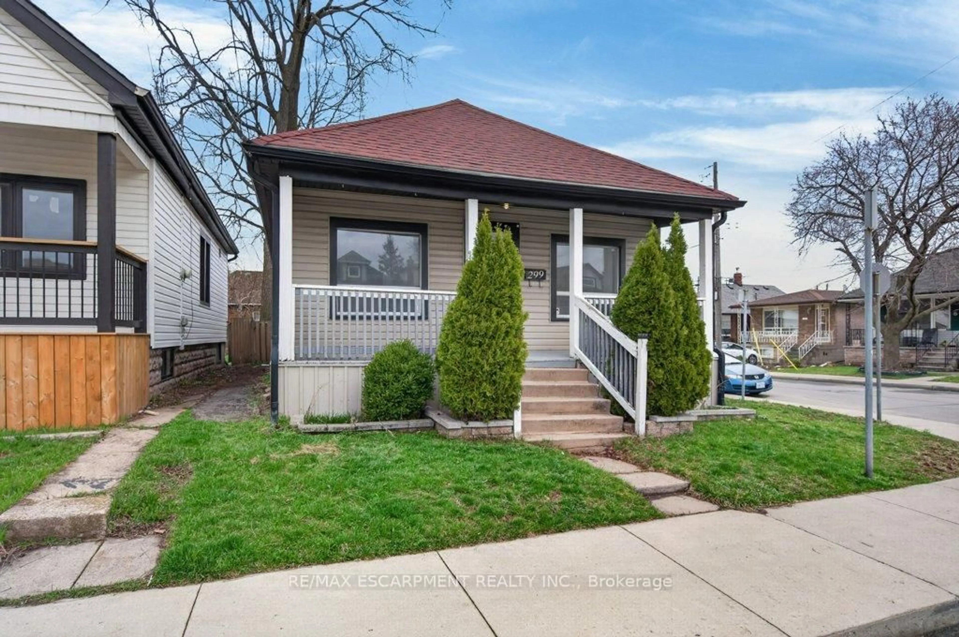 Home with brick exterior material, street for 299 Britannia Ave, Hamilton Ontario L8H 1Y2