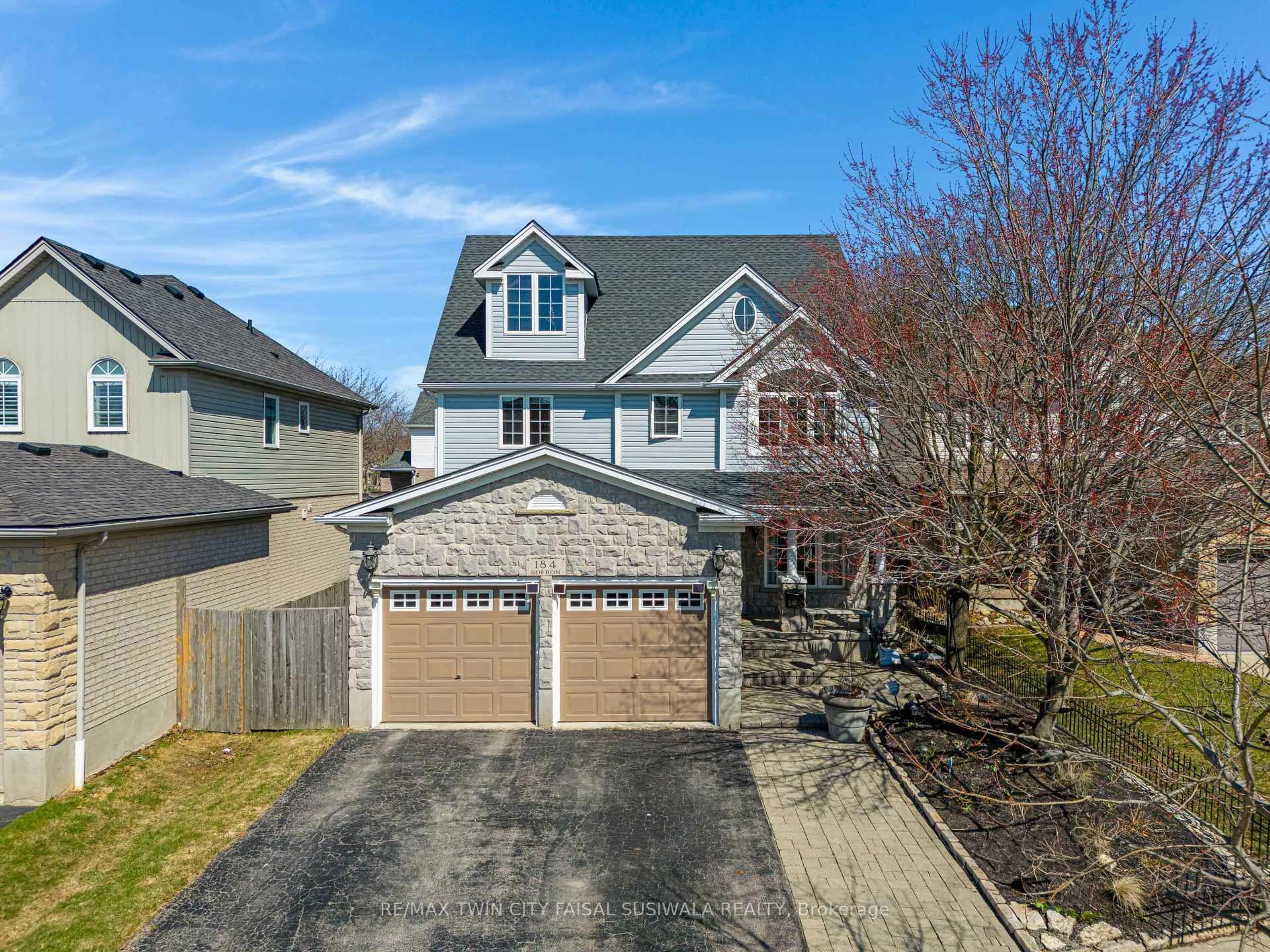 A pic from outside/outdoor area/front of a property/back of a property/a pic from drone, street for 184 Sofron Dr, Cambridge Ontario N3C 4M6
