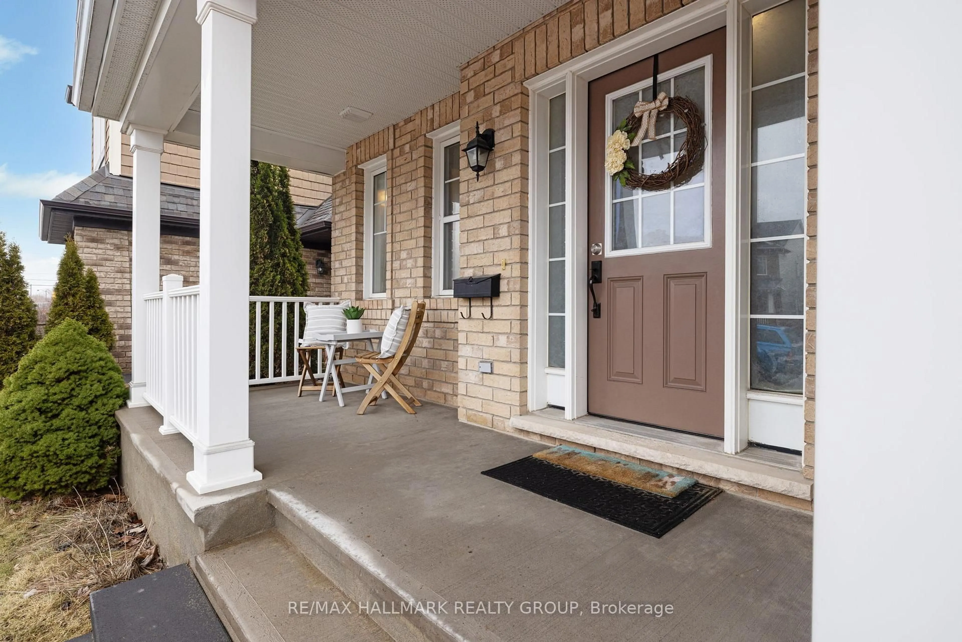 Indoor entryway for 529 Dundonald Dr, Ottawa Ontario K2J 5X1
