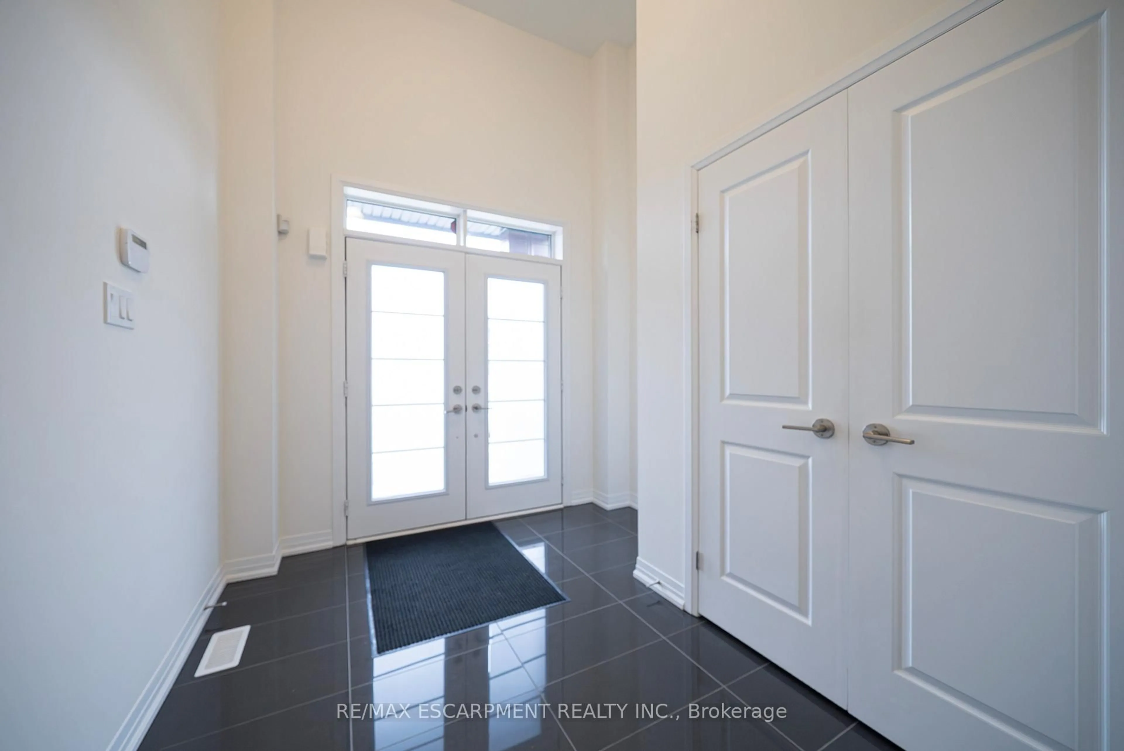 Indoor entryway for 9 Tarrison St, Brantford Ontario N3V 0B1