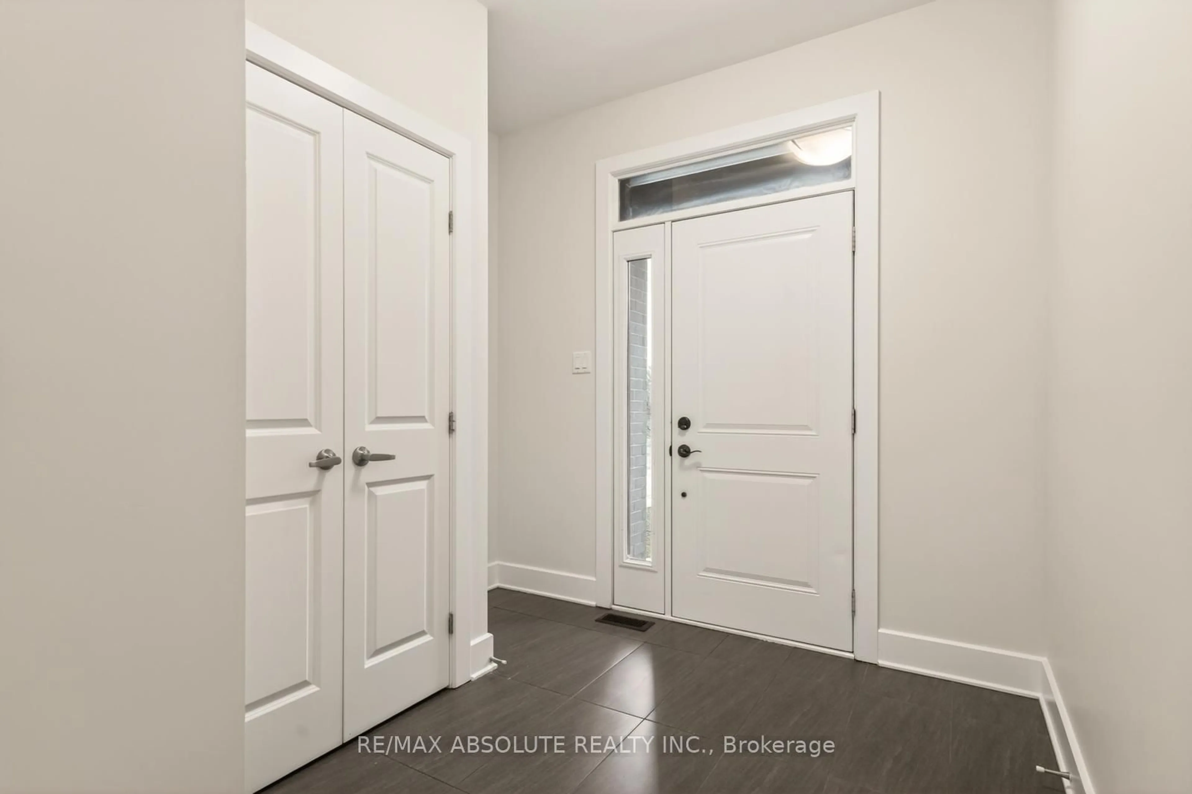 Indoor entryway for 34 TABER St, Carleton Place Ontario K7C 0H2