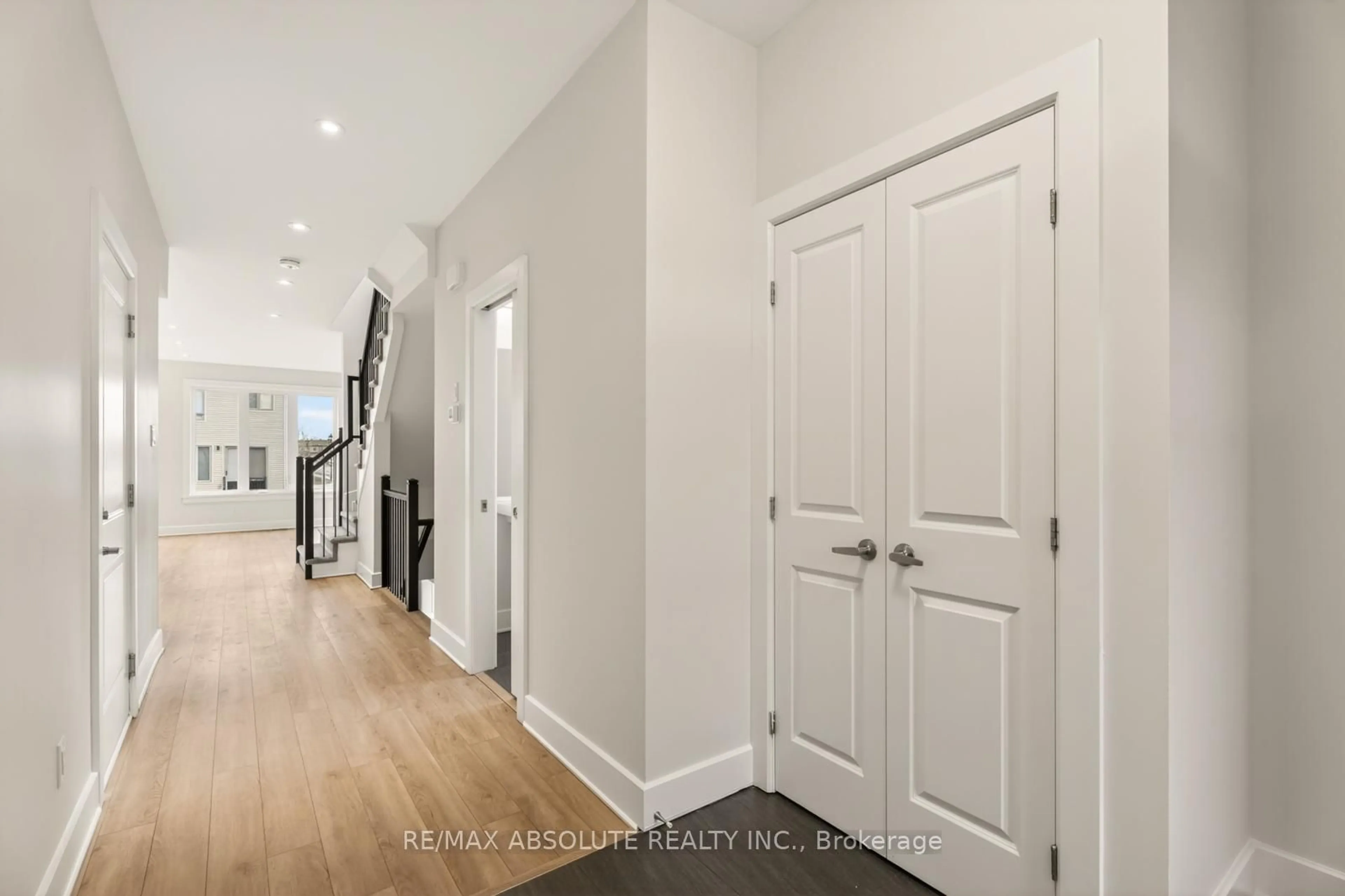Indoor entryway for 34 TABER St, Carleton Place Ontario K7C 0H2