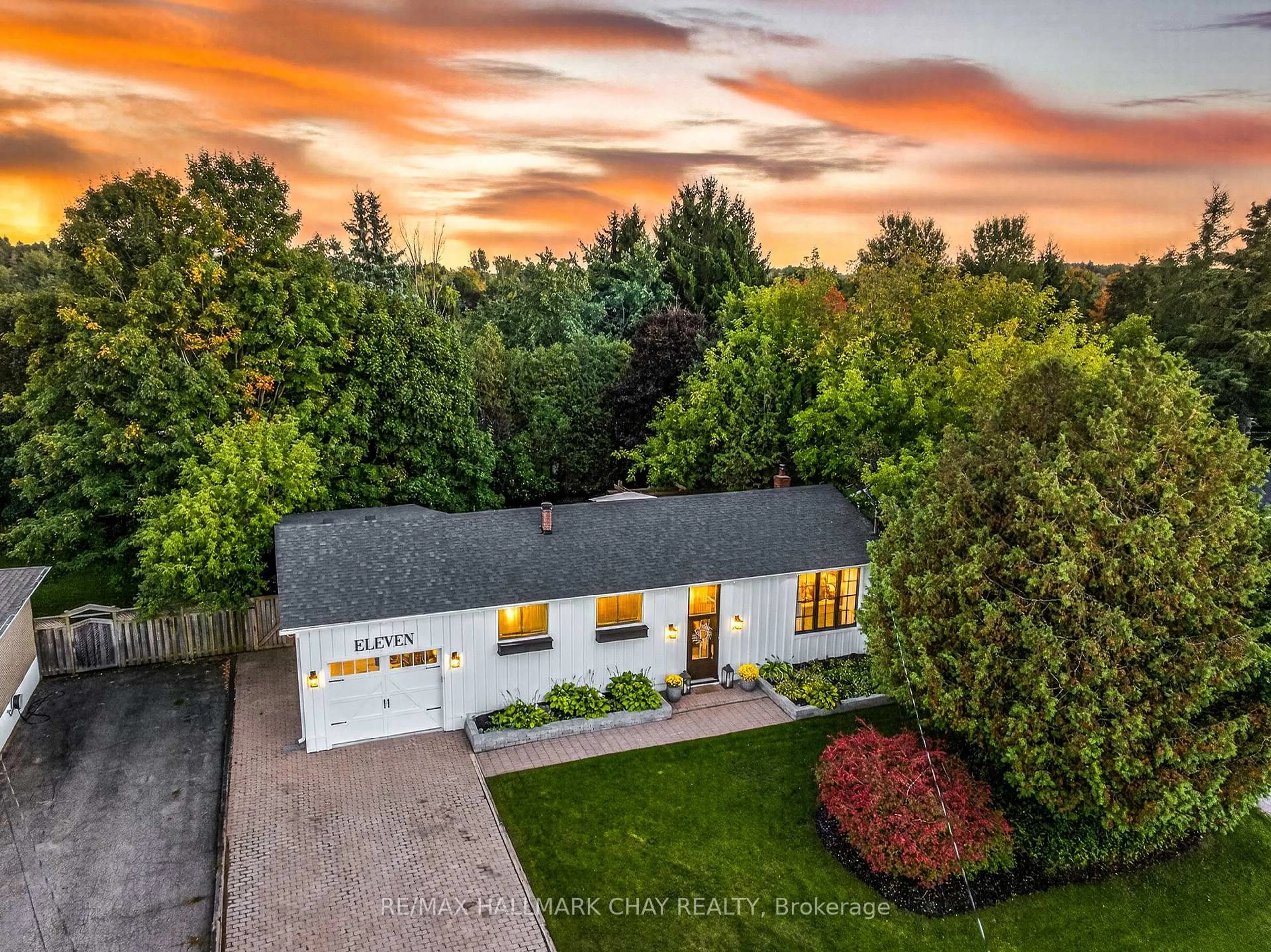 A pic from outside/outdoor area/front of a property/back of a property/a pic from drone, unknown for 11 Ellen Cres, Erin Ontario N0B 1Z0