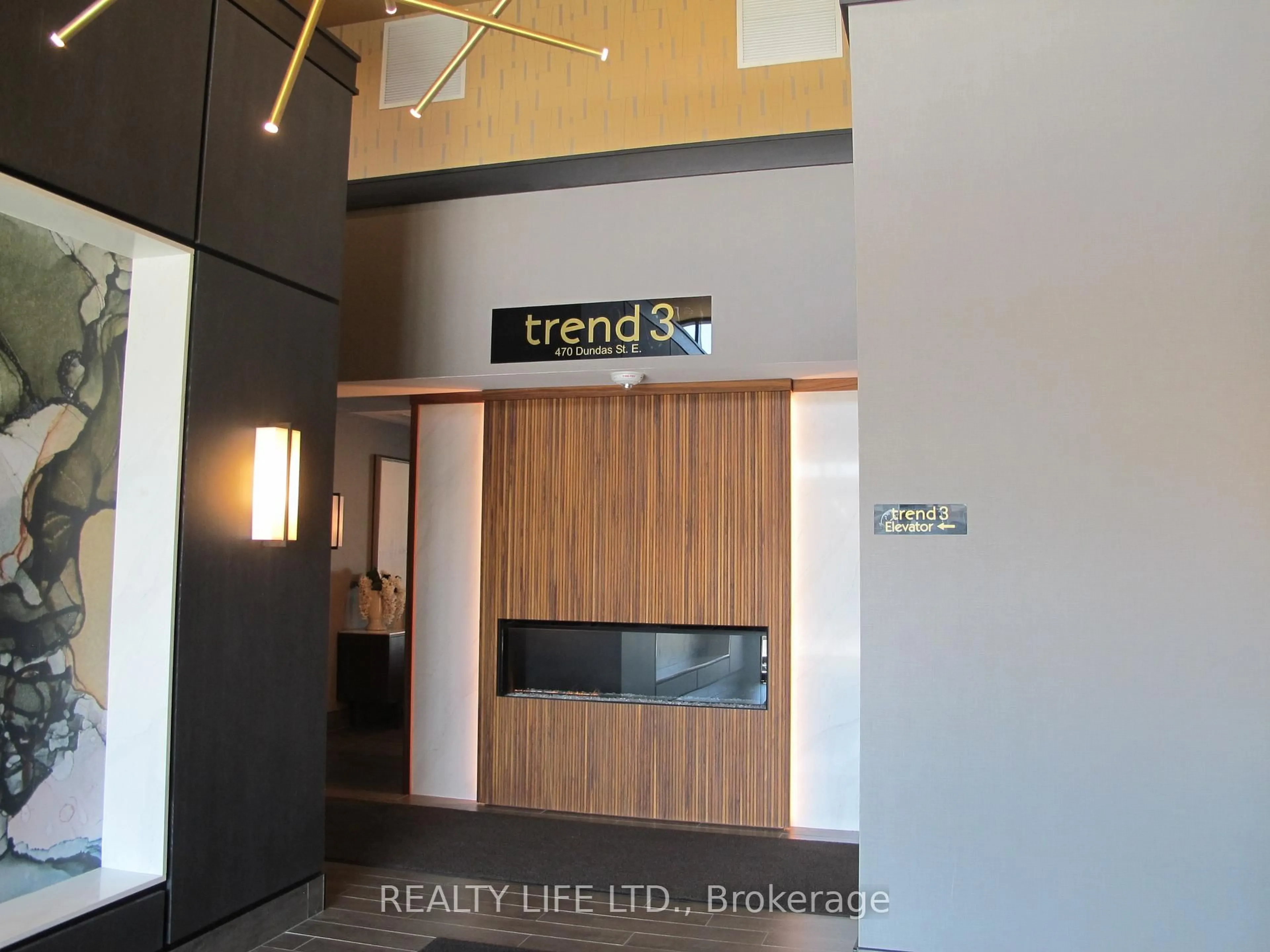 Indoor foyer for 470 Dundas St #1106, Hamilton Ontario L8B 2A6