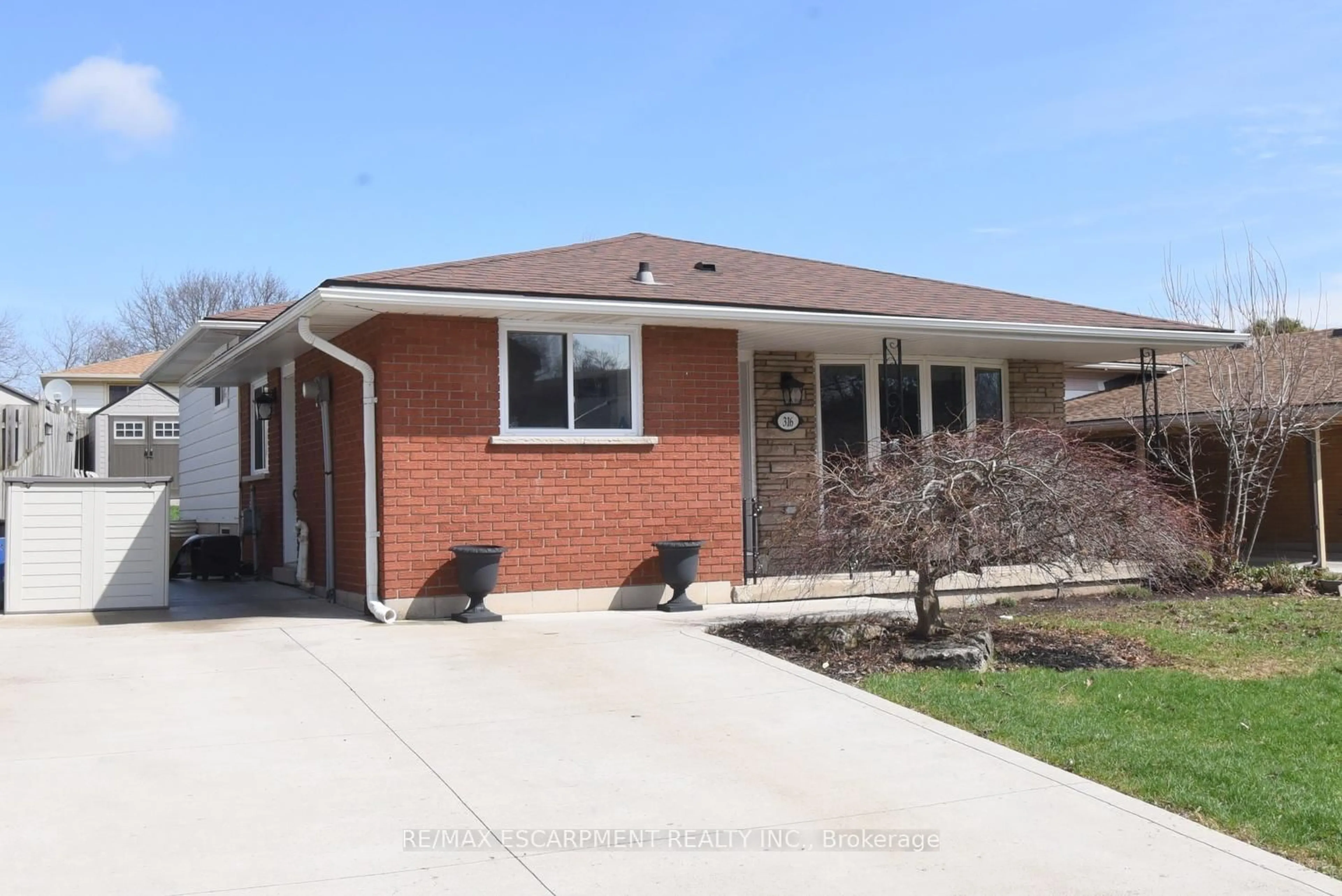 Home with brick exterior material, street for 316 CRANBROOK Dr, Hamilton Ontario L9C 4T3