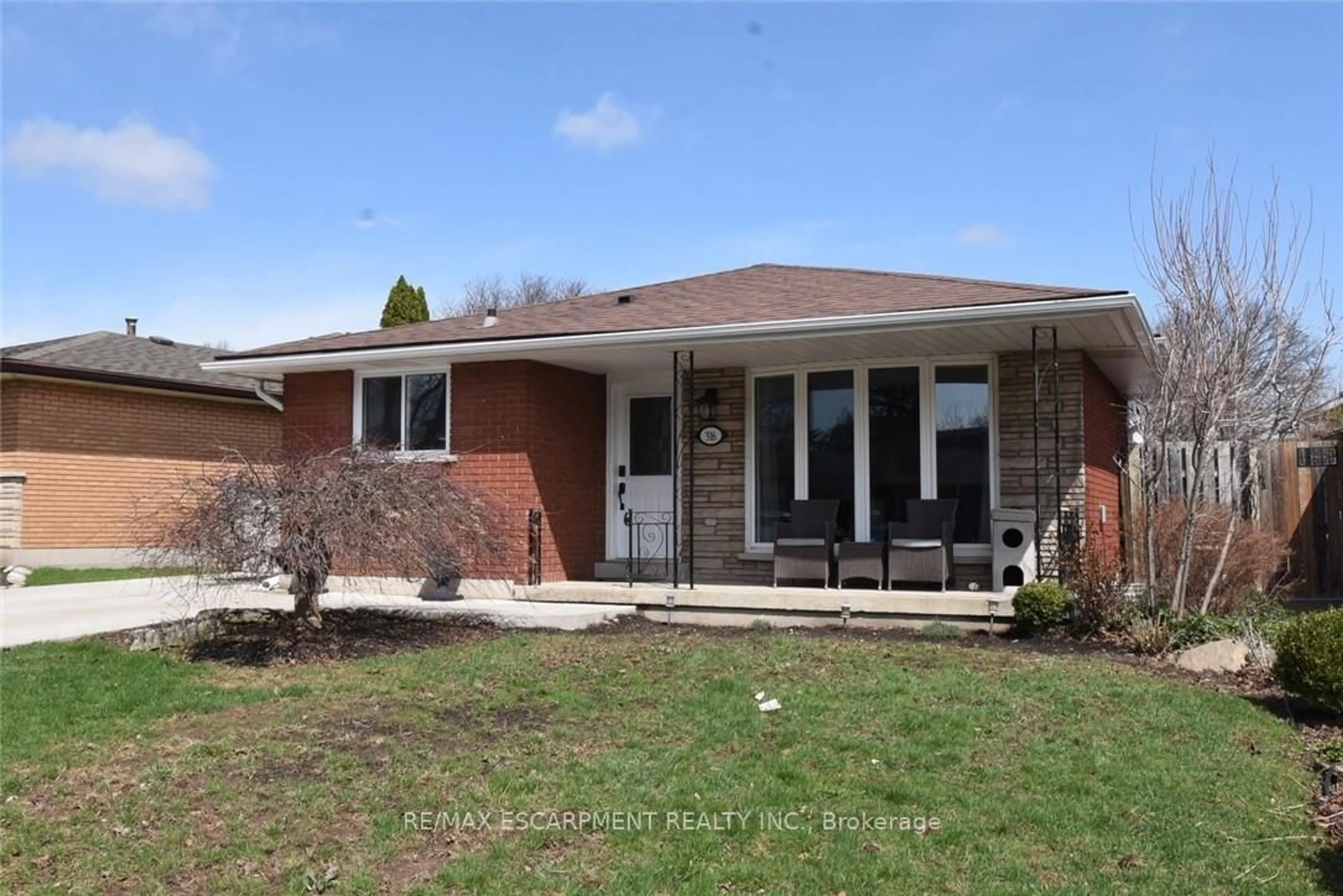 Home with brick exterior material, street for 316 CRANBROOK Dr, Hamilton Ontario L9C 4T3