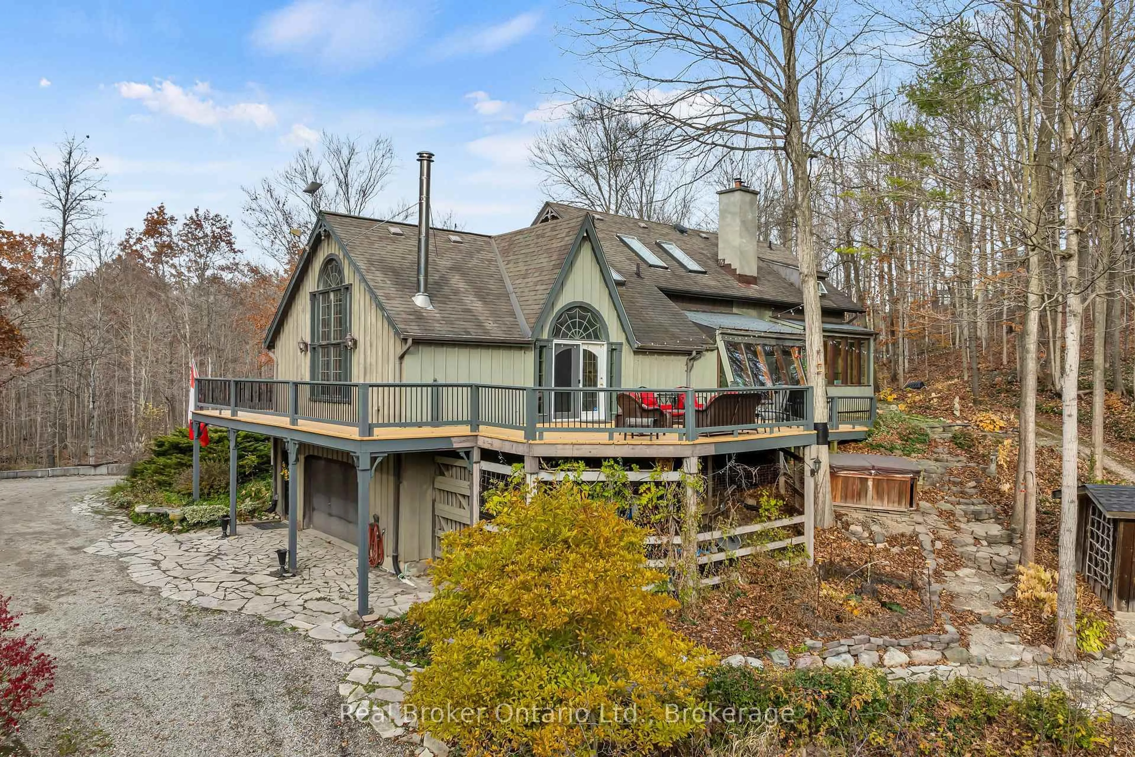 A pic from outside/outdoor area/front of a property/back of a property/a pic from drone, water/lake/river/ocean view for 4766 Hyndman Dr, Southwest Middlesex Ontario N0L 1A0