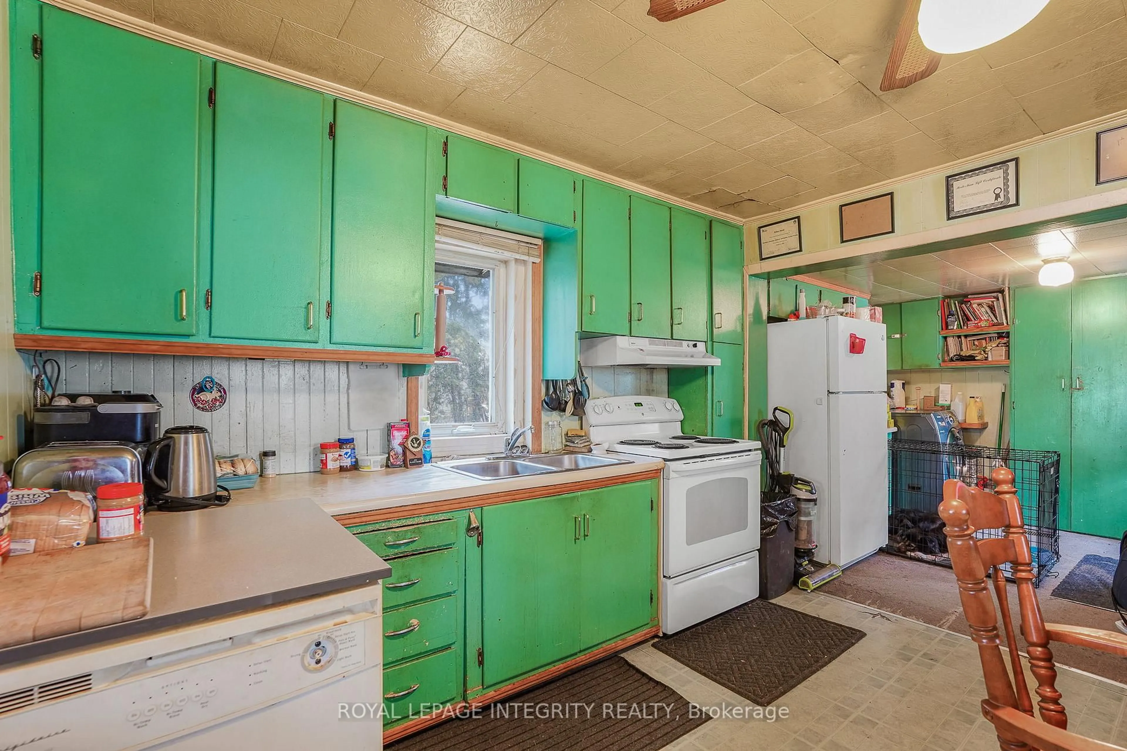 Standard kitchen, unknown for 259 Bishop St, North Glengarry Ontario K0C 1A0