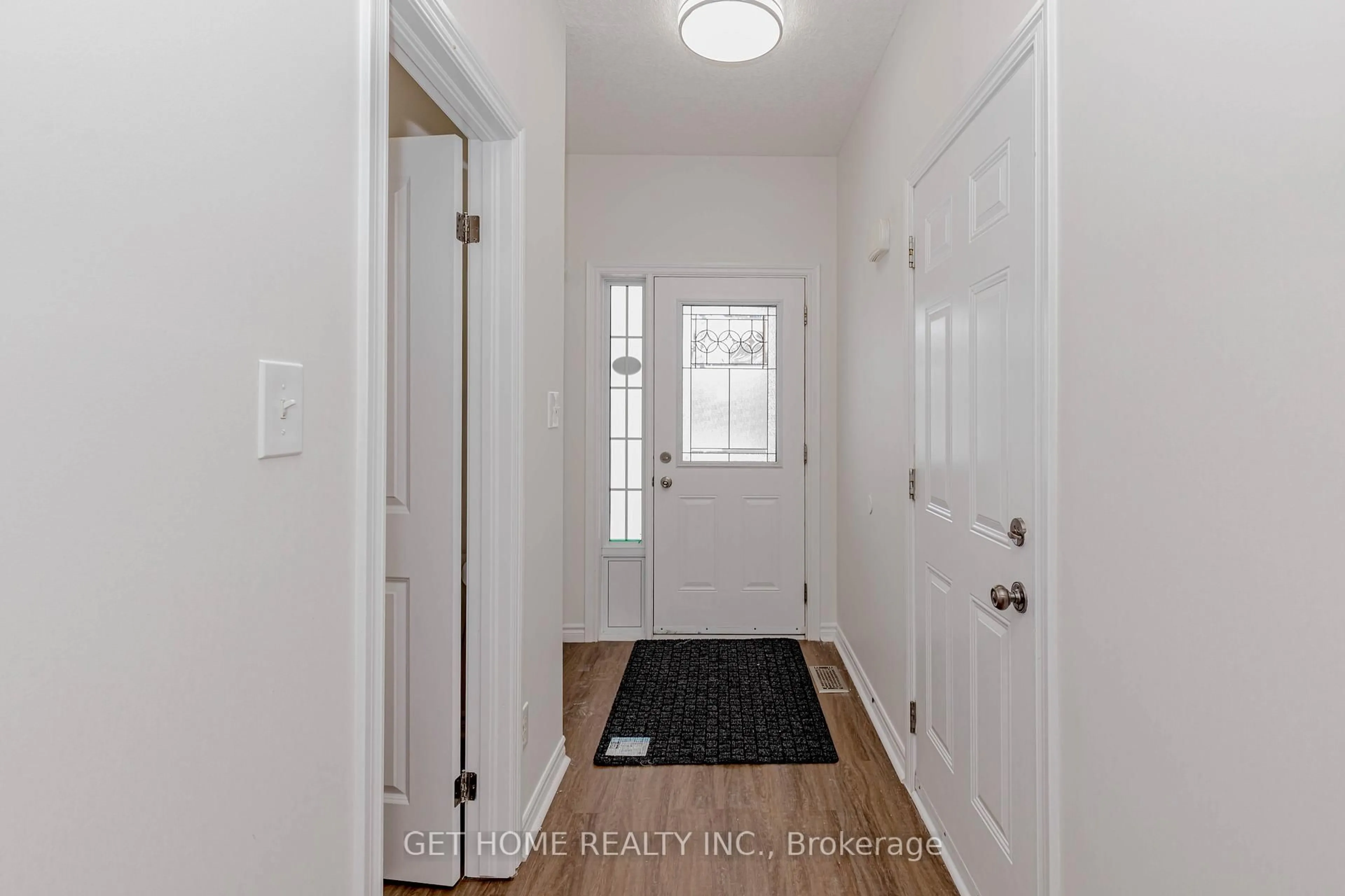 Indoor entryway for 1243 Old Zeller Dr, Kitchener Ontario N2A 0A2