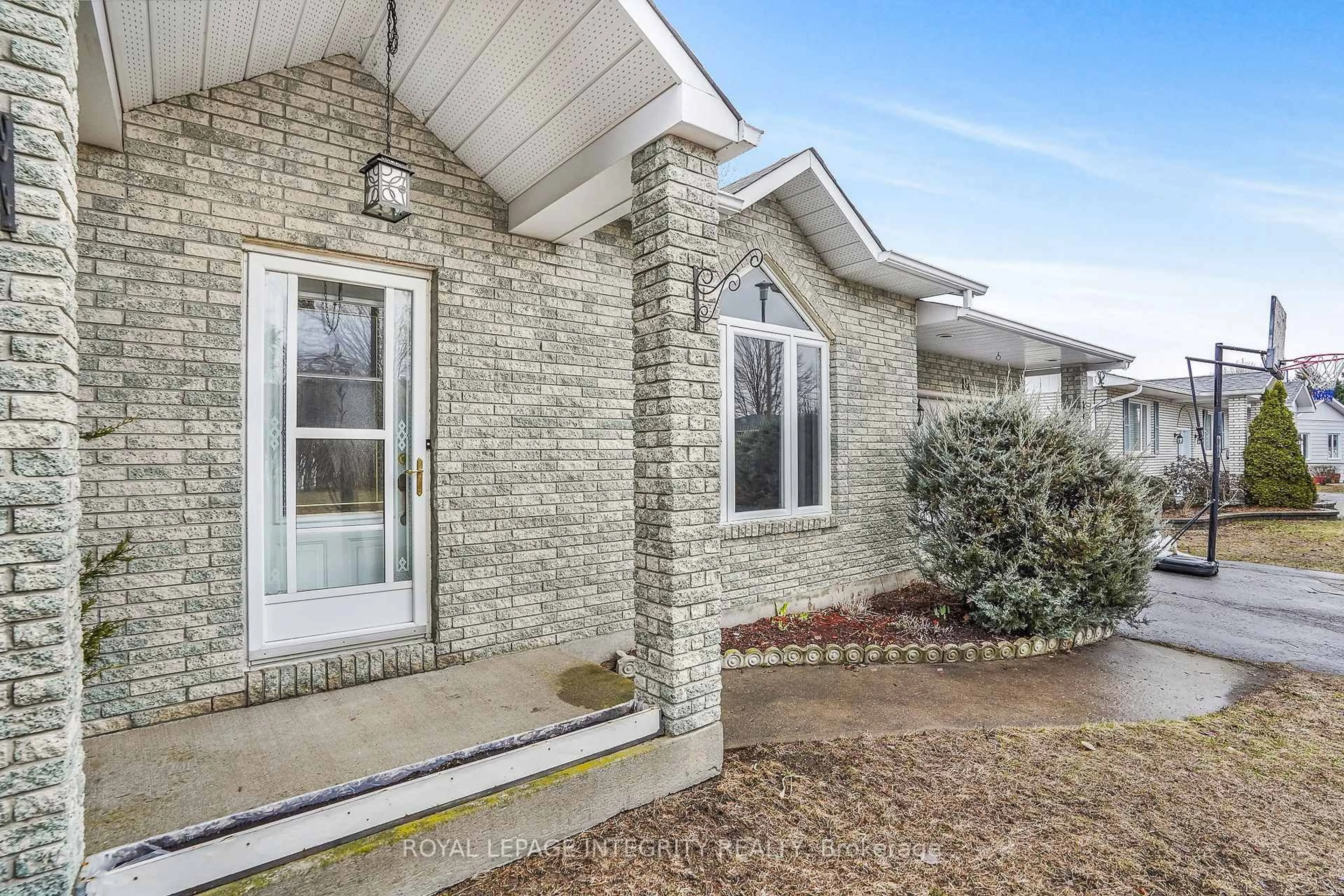 Home with brick exterior material, street for 84 Lalande Cres, Alfred and Plantagenet Ontario K0B 1A0