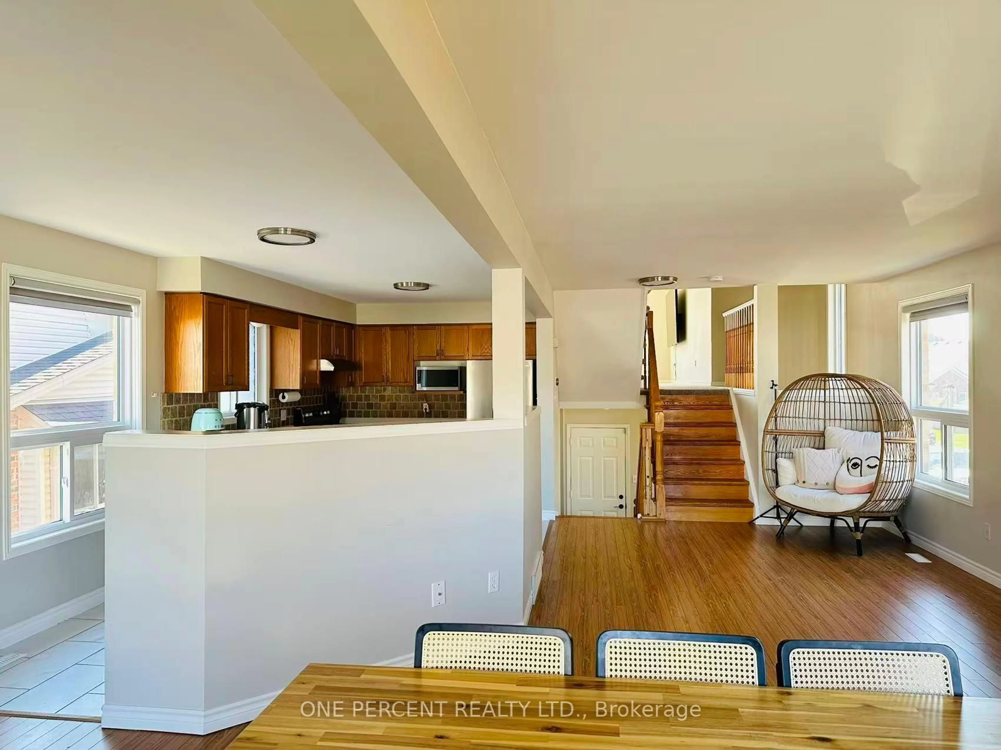 Indoor foyer for 18 Bellrock Cres, London East Ontario N5V 4X3